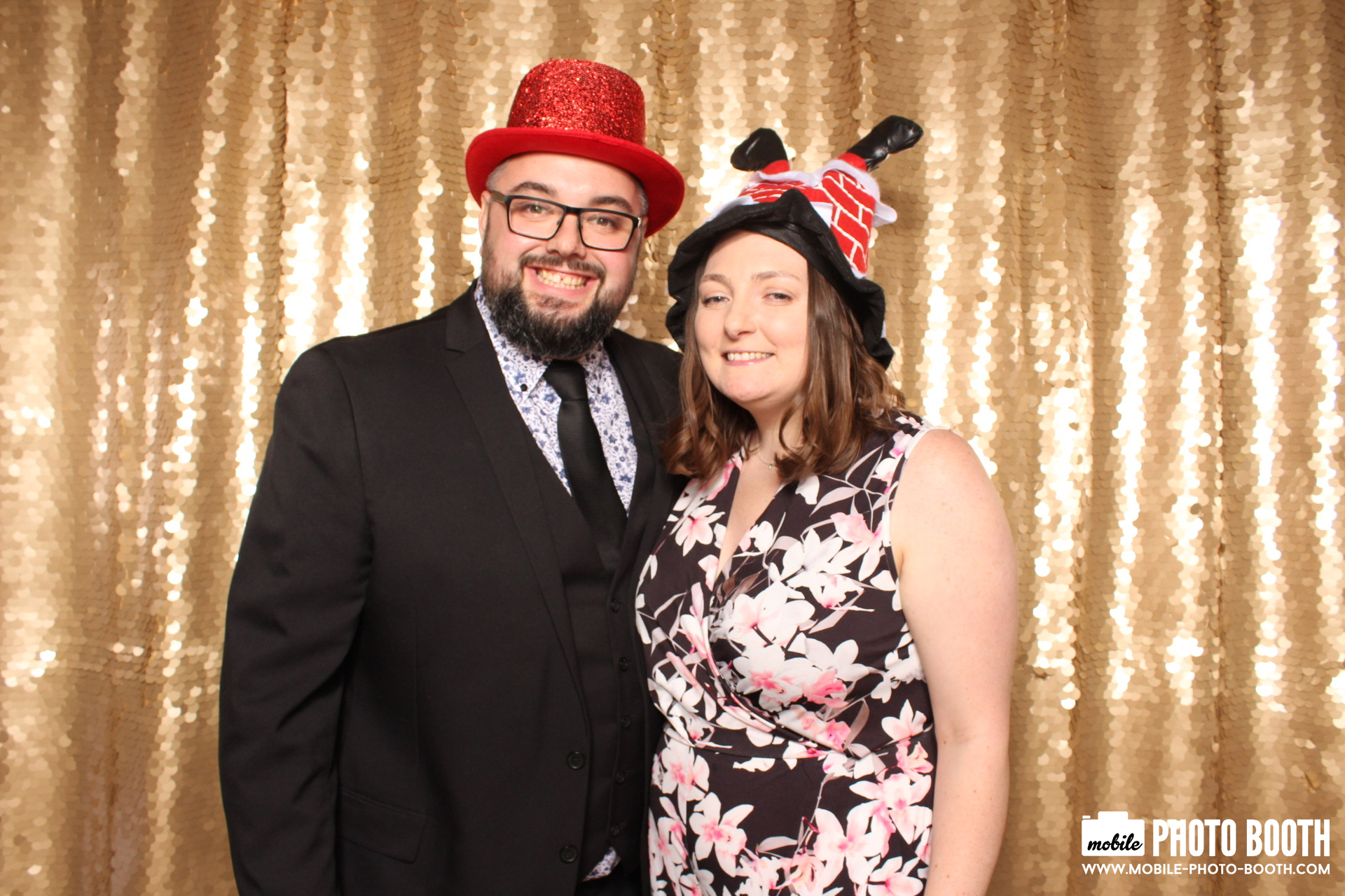 Mike & Molly | View more photos from the event at images.mobile-photo-booth.com/u/MobilePhotoBoothUK/Mike-Molly