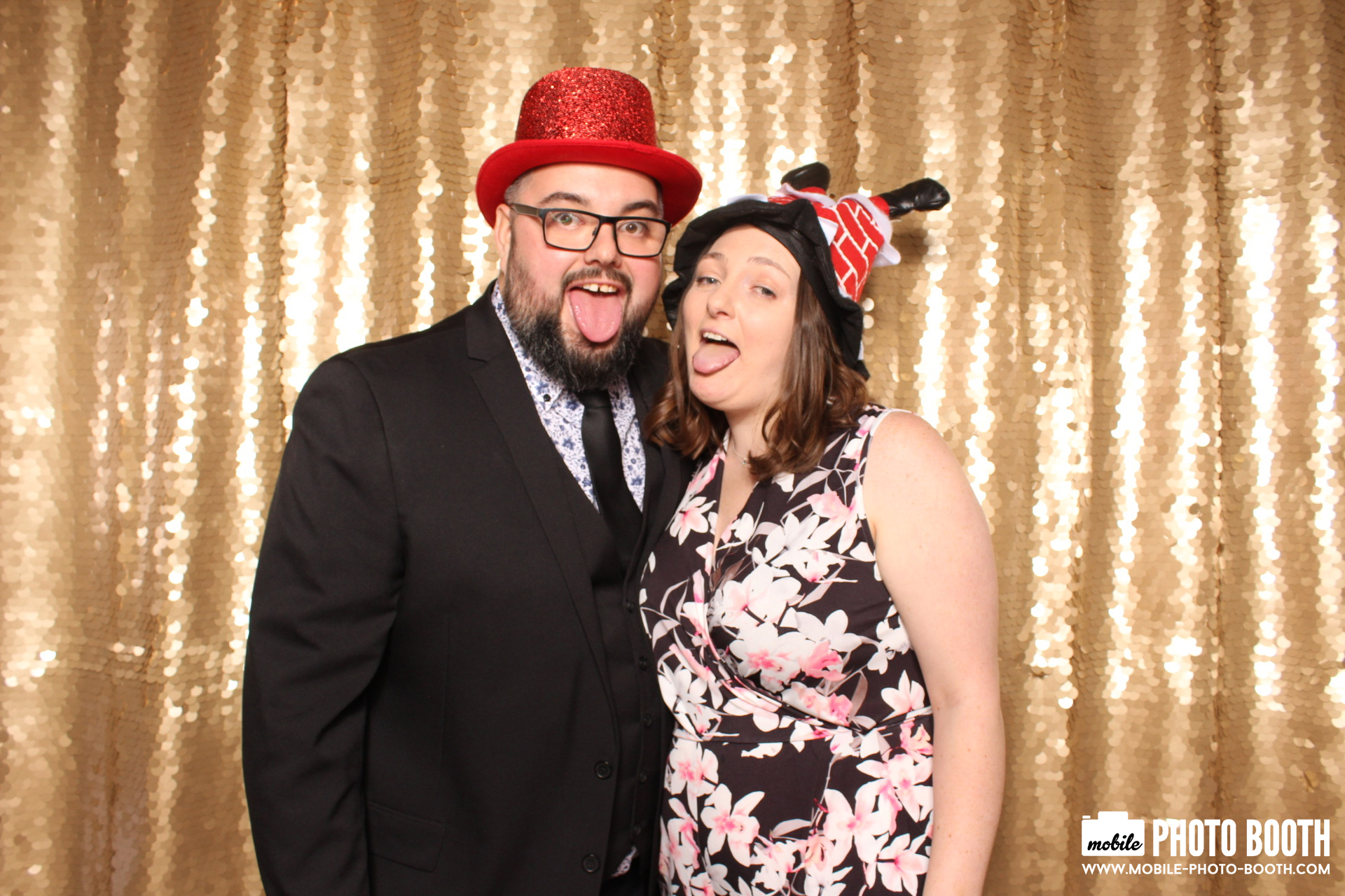 Mike & Molly | View more photos from the event at images.mobile-photo-booth.com/u/MobilePhotoBoothUK/Mike-Molly