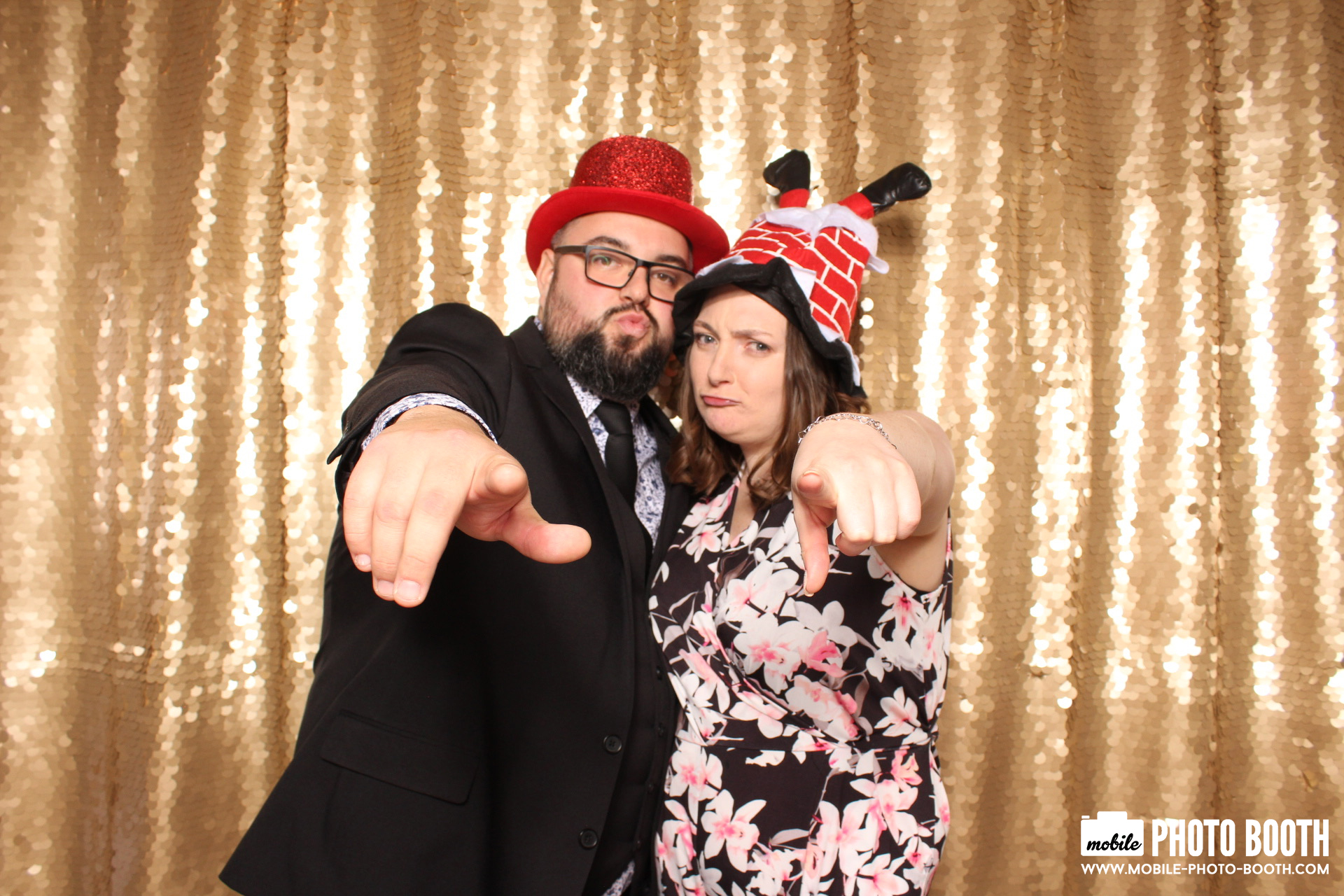Mike & Molly | View more photos from the event at images.mobile-photo-booth.com/u/MobilePhotoBoothUK/Mike-Molly