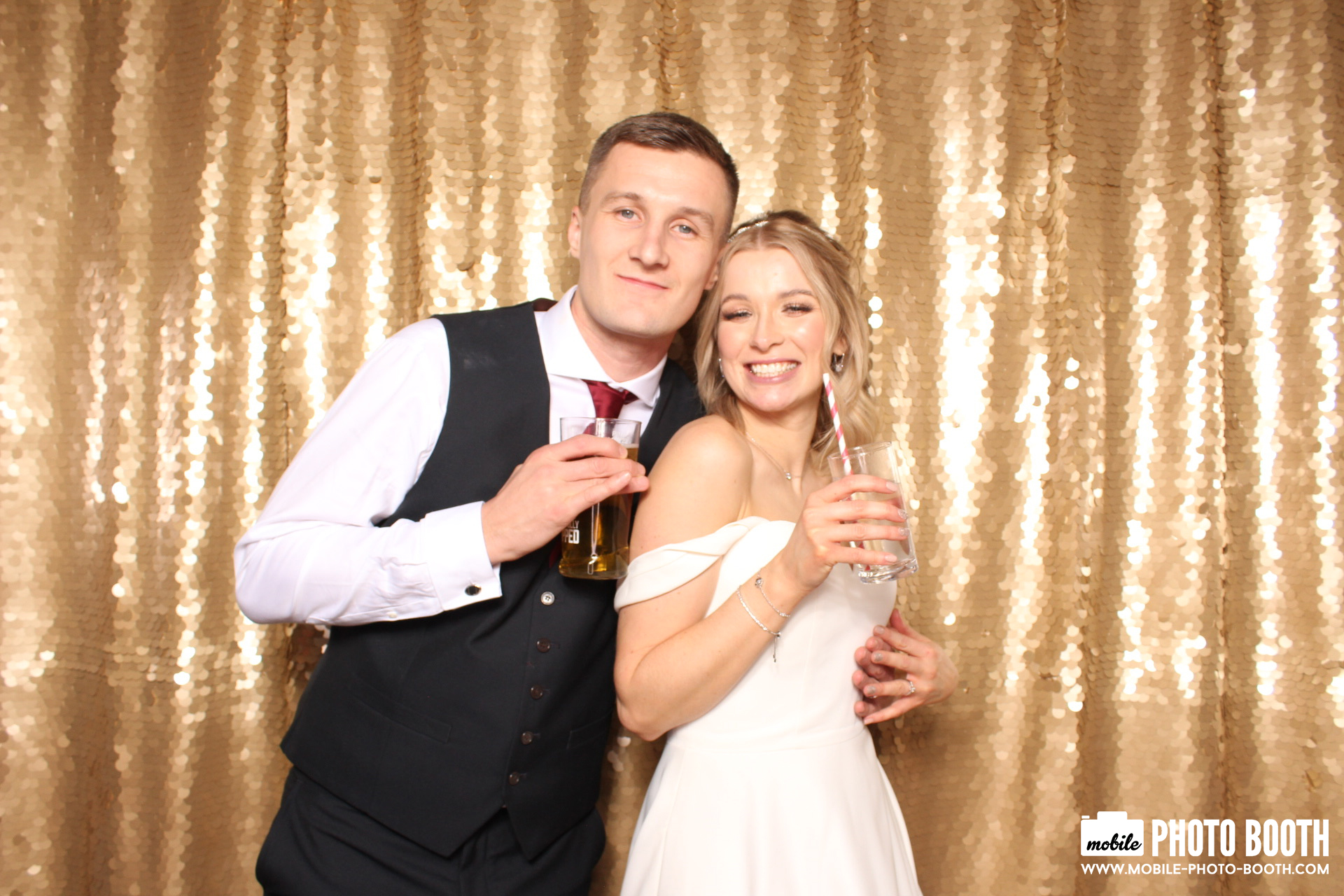 Mike & Molly | View more photos from the event at images.mobile-photo-booth.com/u/MobilePhotoBoothUK/Mike-Molly