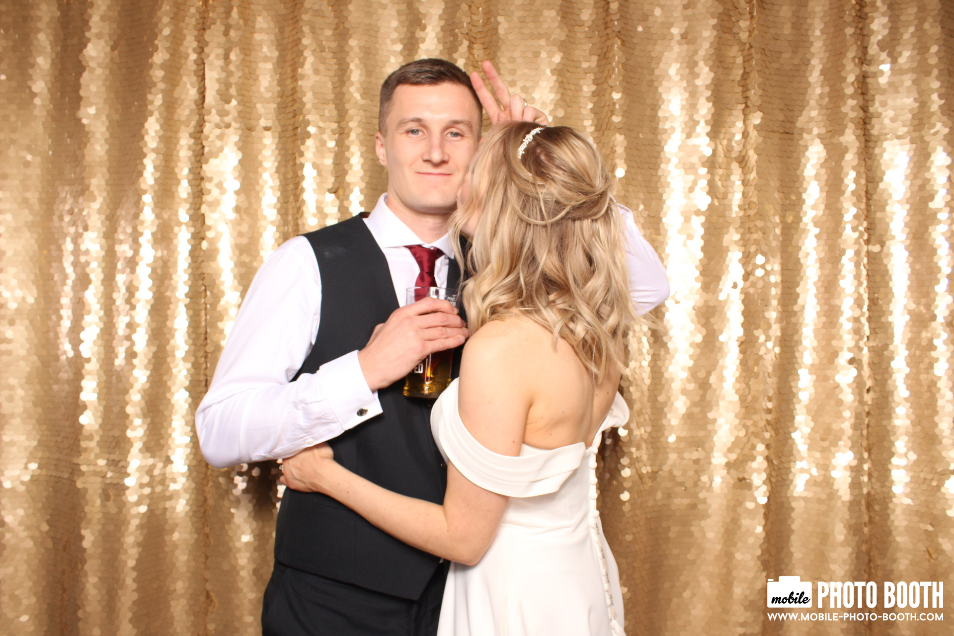 Mike & Molly | View more photos from the event at images.mobile-photo-booth.com/u/MobilePhotoBoothUK/Mike-Molly