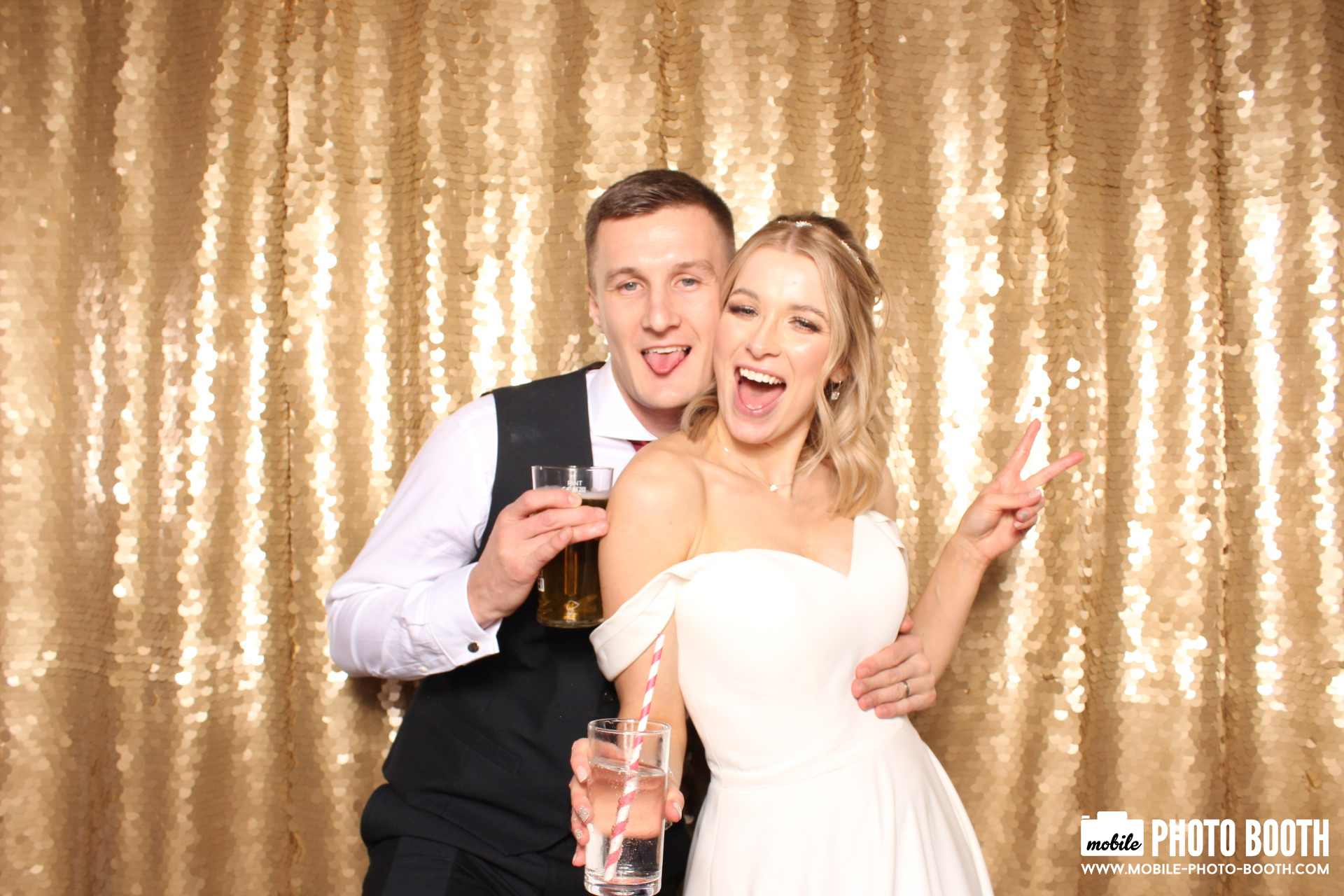 Mike & Molly | View more photos from the event at images.mobile-photo-booth.com/u/MobilePhotoBoothUK/Mike-Molly