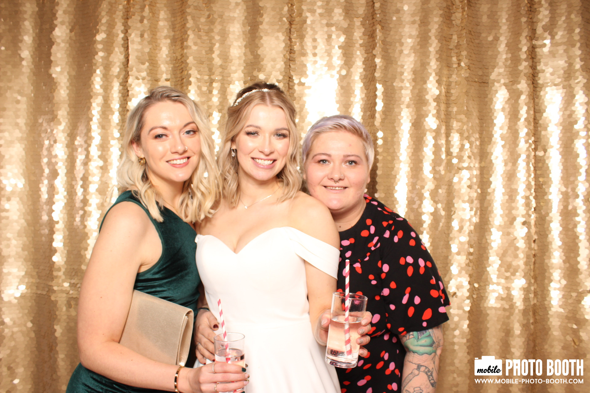 Mike & Molly | View more photos from the event at images.mobile-photo-booth.com/u/MobilePhotoBoothUK/Mike-Molly