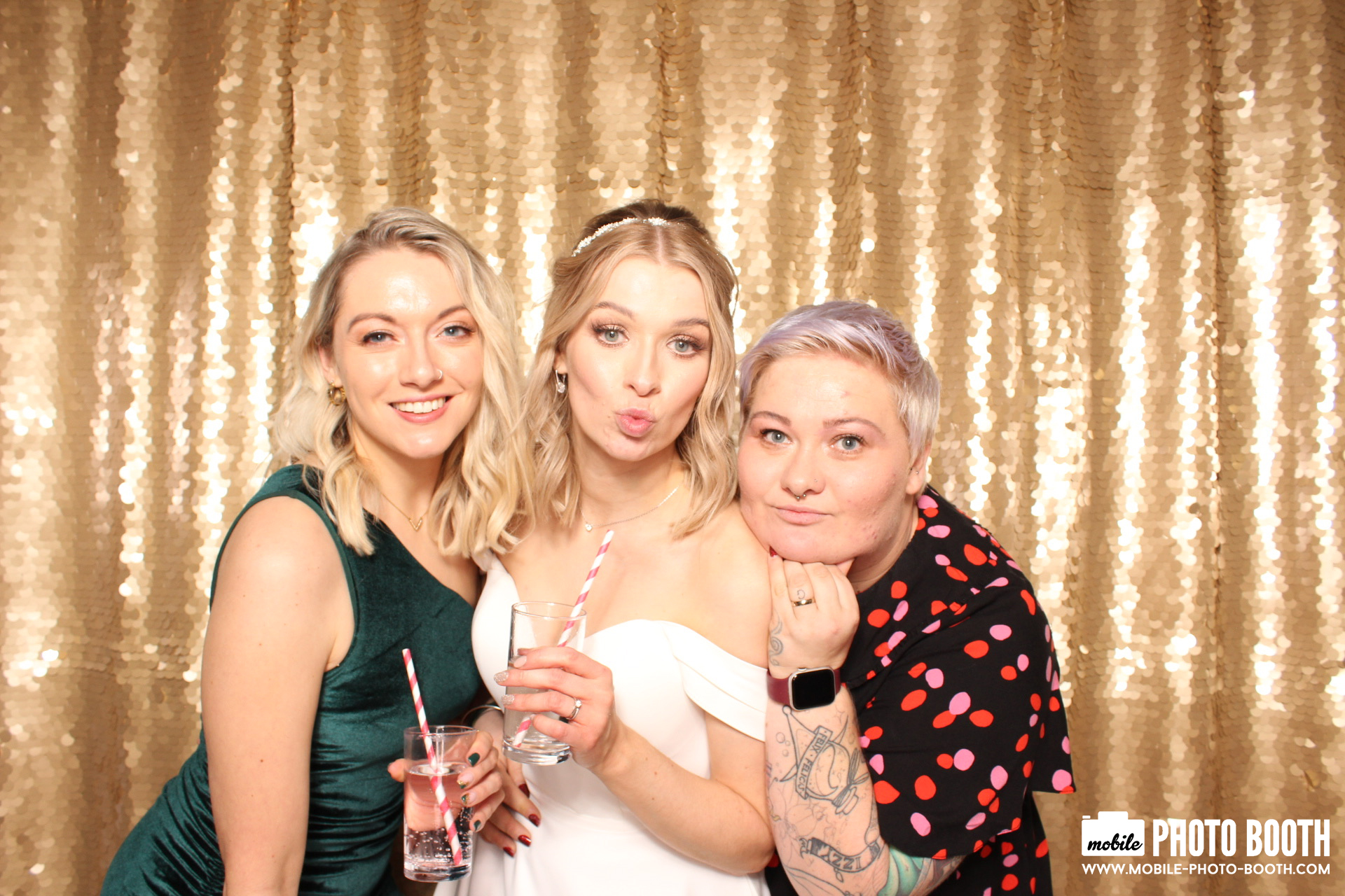 Mike & Molly | View more photos from the event at images.mobile-photo-booth.com/u/MobilePhotoBoothUK/Mike-Molly