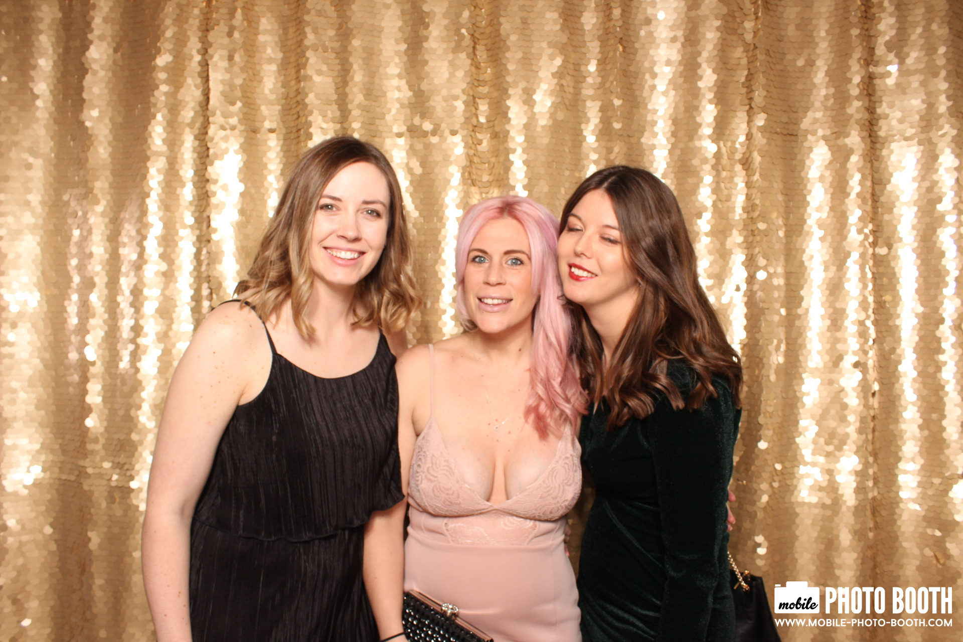 Mike & Molly | View more photos from the event at images.mobile-photo-booth.com/u/MobilePhotoBoothUK/Mike-Molly