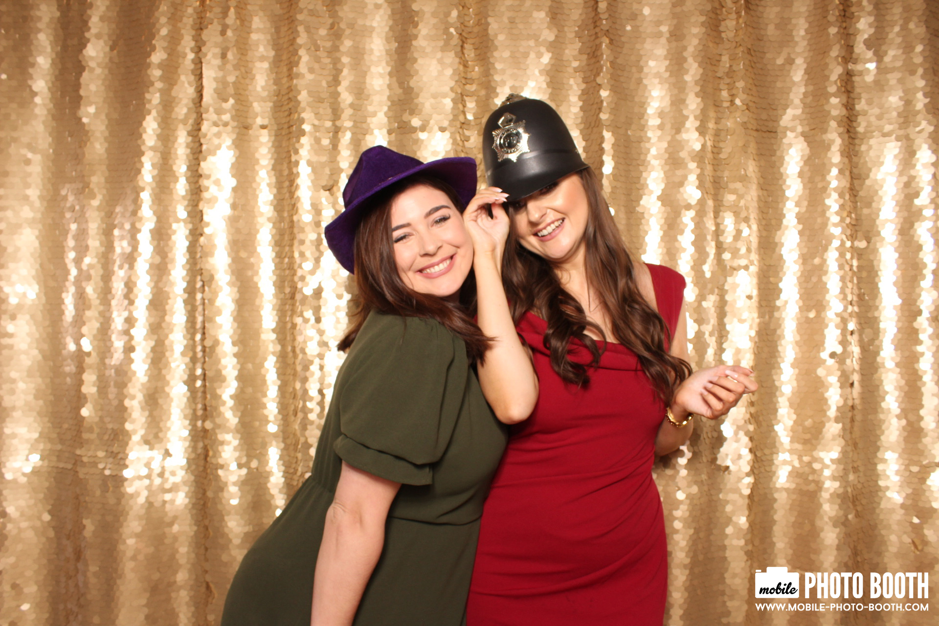 Mike & Molly | View more photos from the event at images.mobile-photo-booth.com/u/MobilePhotoBoothUK/Mike-Molly