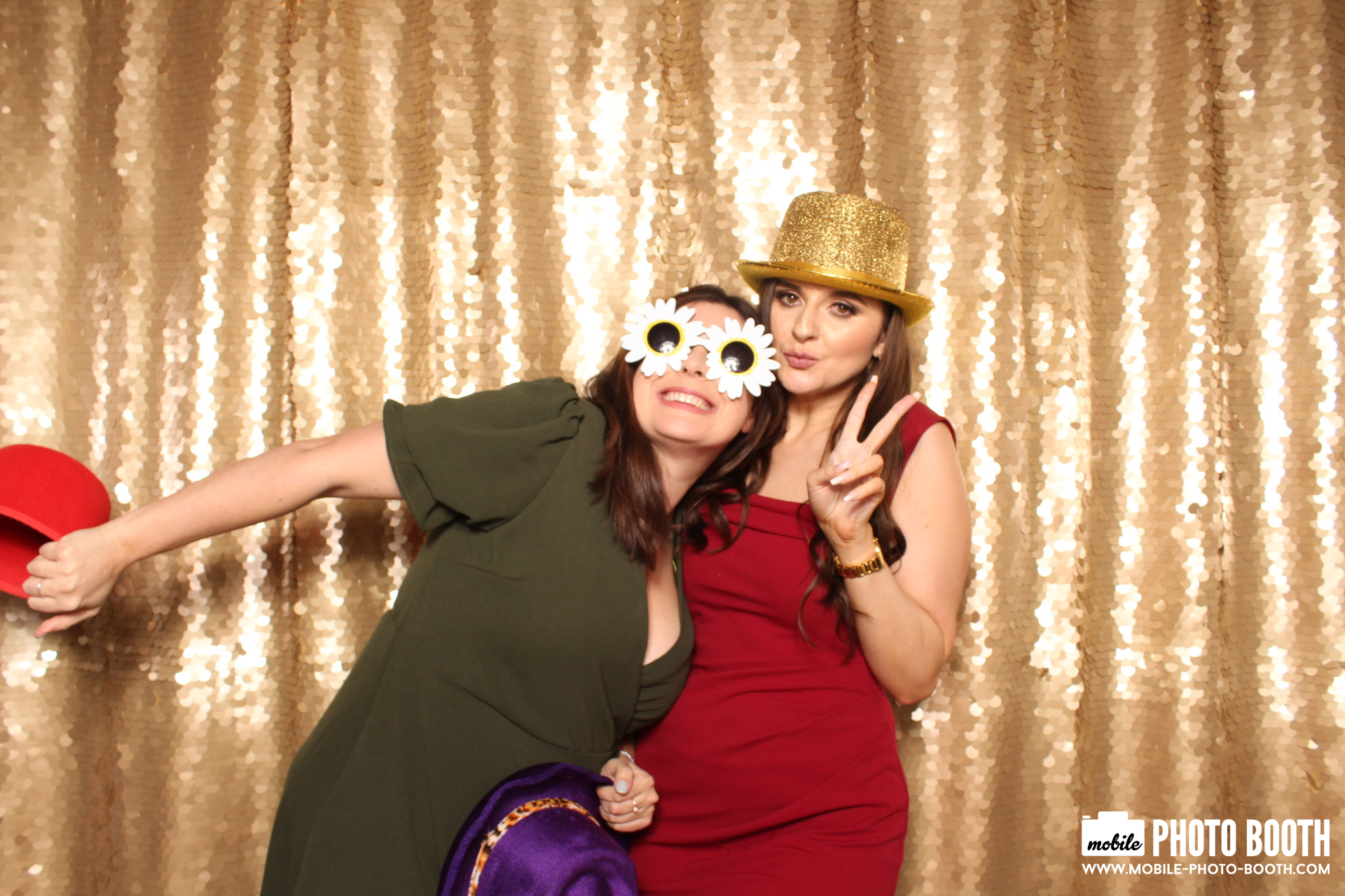 Mike & Molly | View more photos from the event at images.mobile-photo-booth.com/u/MobilePhotoBoothUK/Mike-Molly