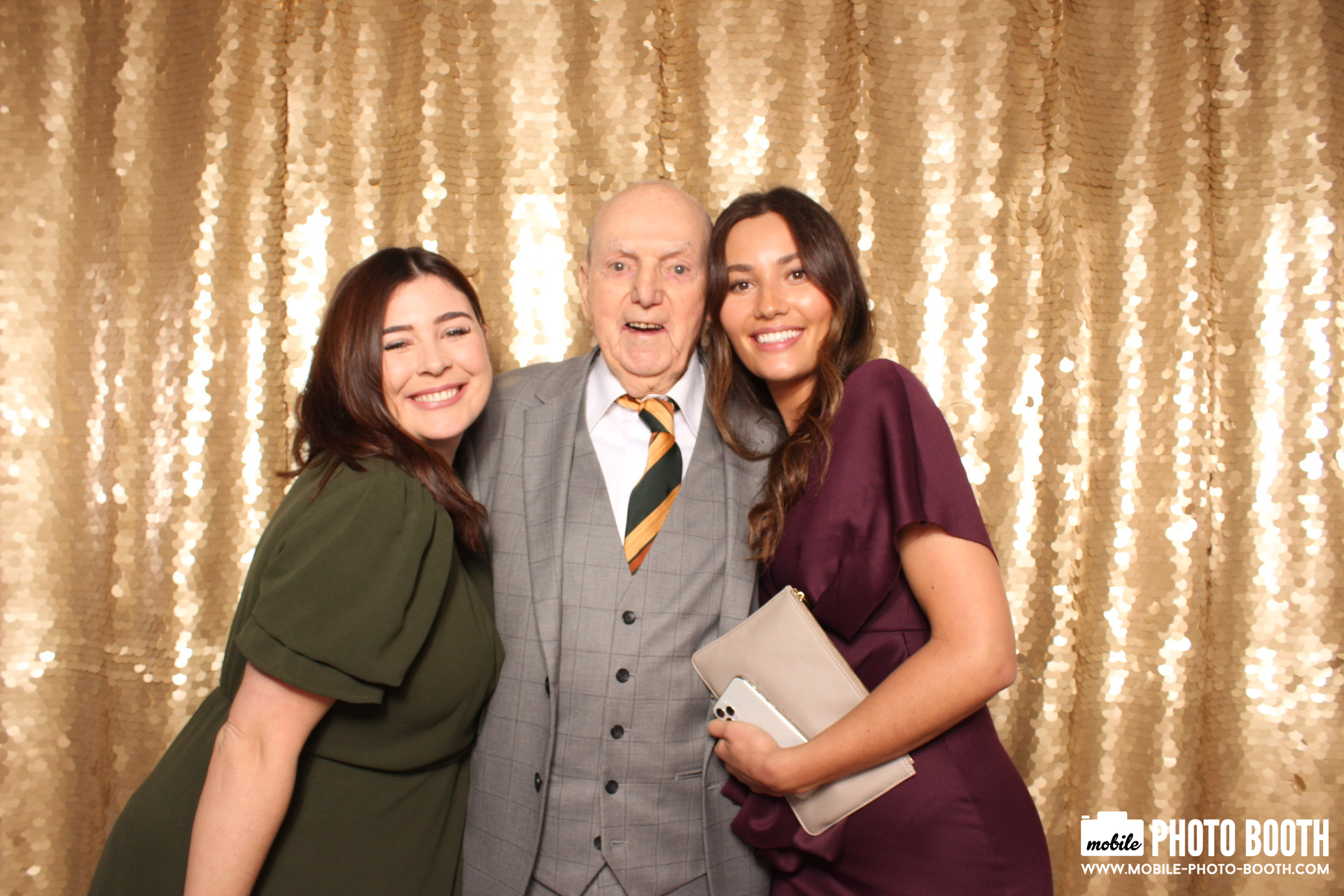 Mike & Molly | View more photos from the event at images.mobile-photo-booth.com/u/MobilePhotoBoothUK/Mike-Molly