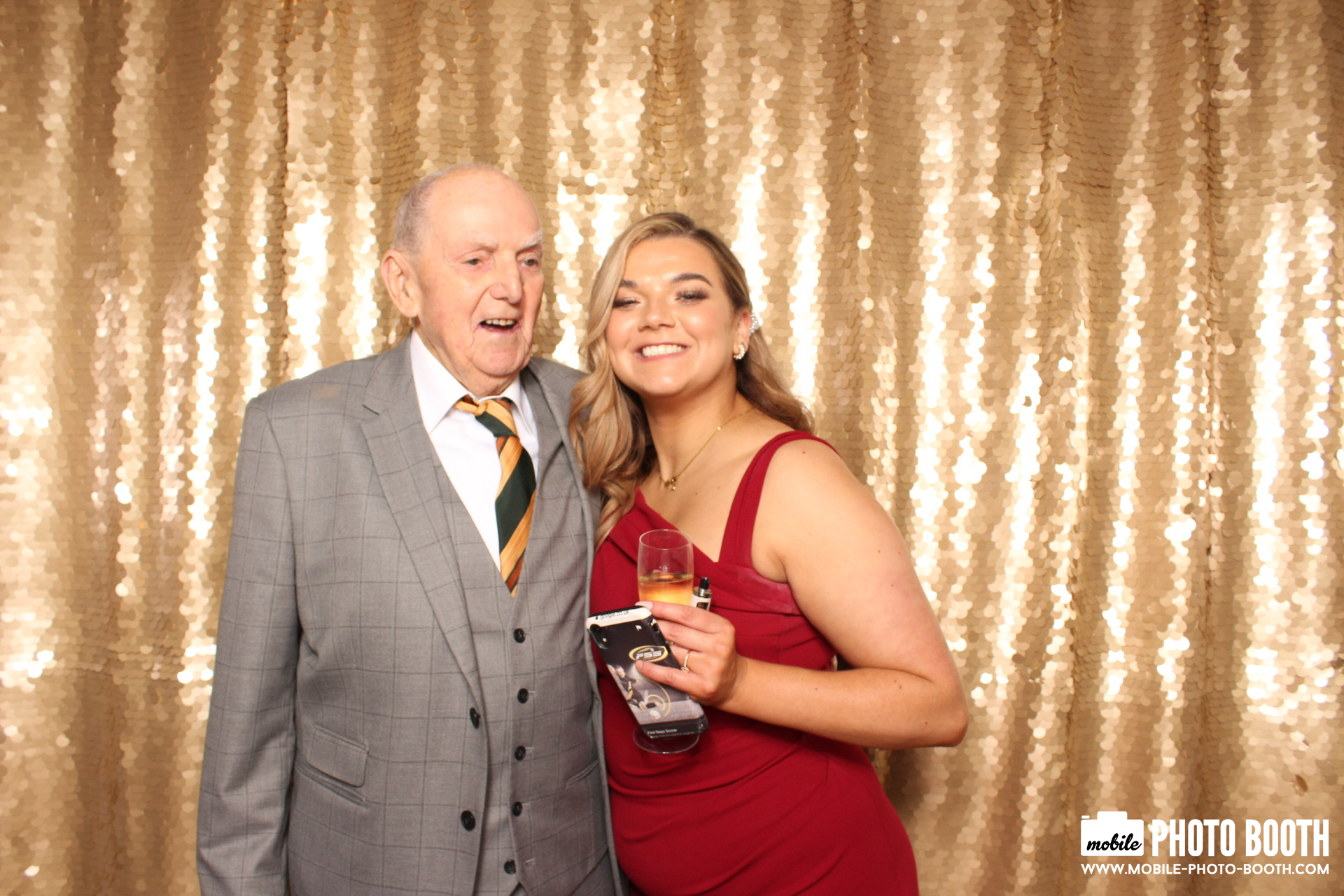 Mike & Molly | View more photos from the event at images.mobile-photo-booth.com/u/MobilePhotoBoothUK/Mike-Molly