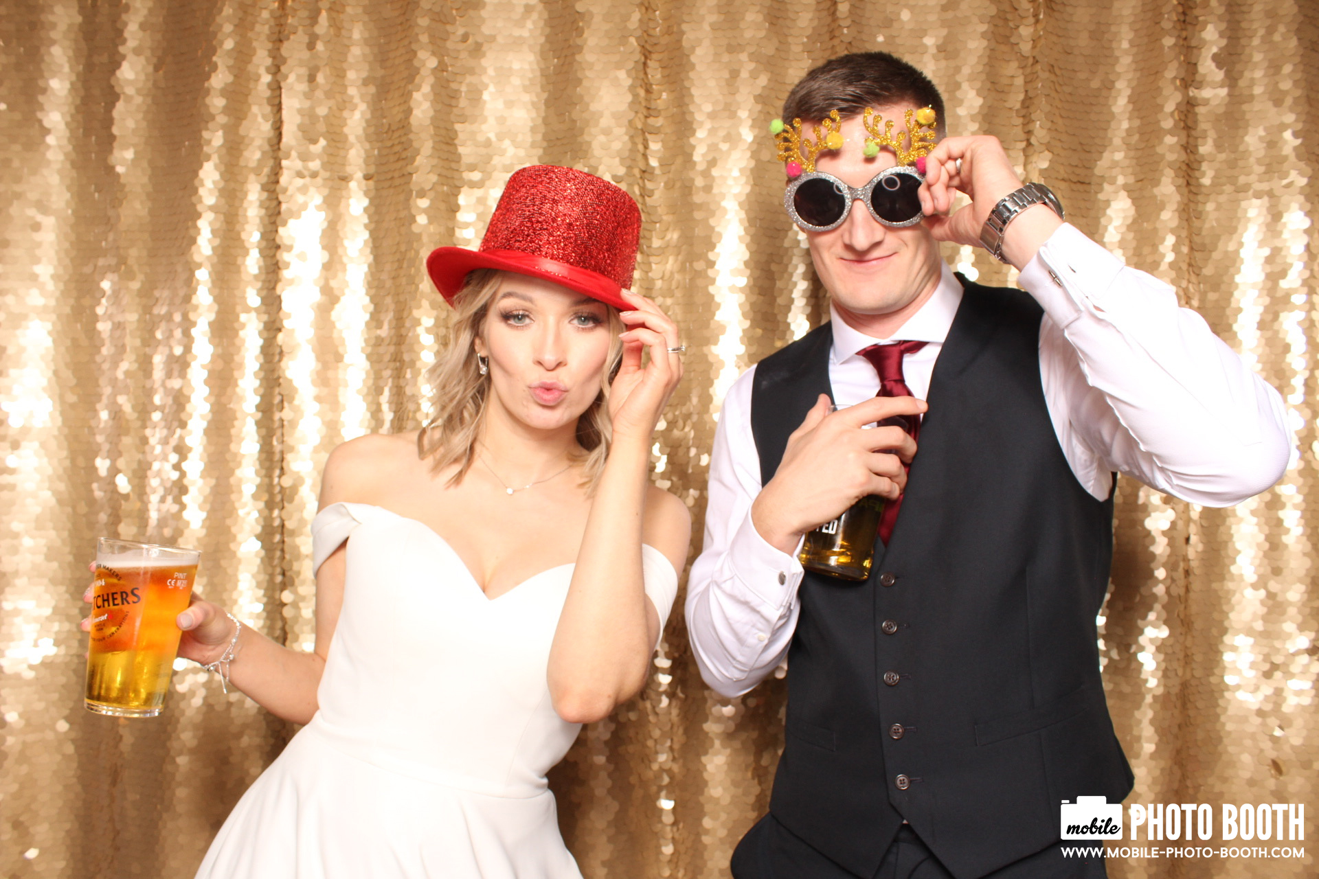 Mike & Molly | View more photos from the event at images.mobile-photo-booth.com/u/MobilePhotoBoothUK/Mike-Molly