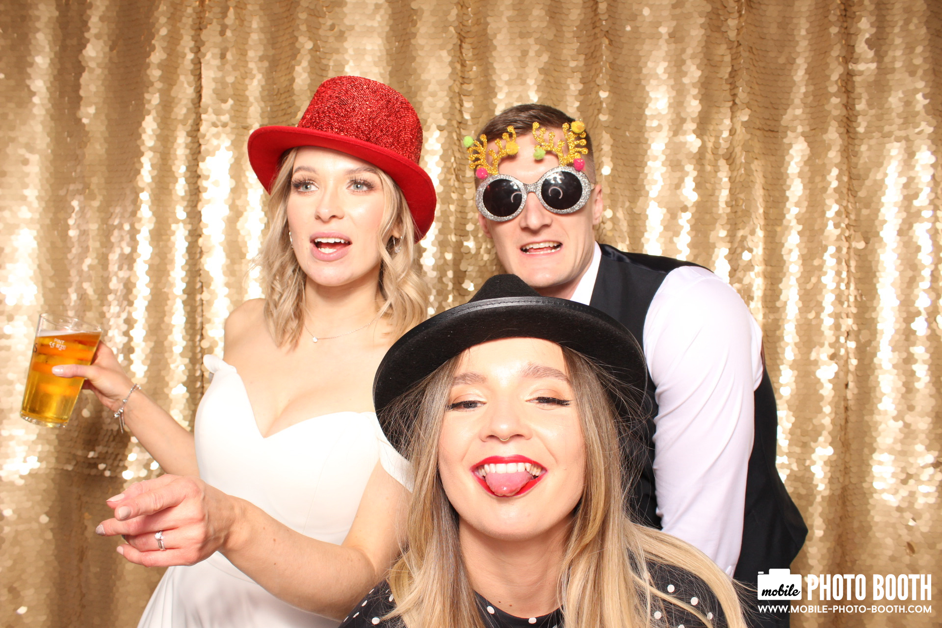 Mike & Molly | View more photos from the event at images.mobile-photo-booth.com/u/MobilePhotoBoothUK/Mike-Molly