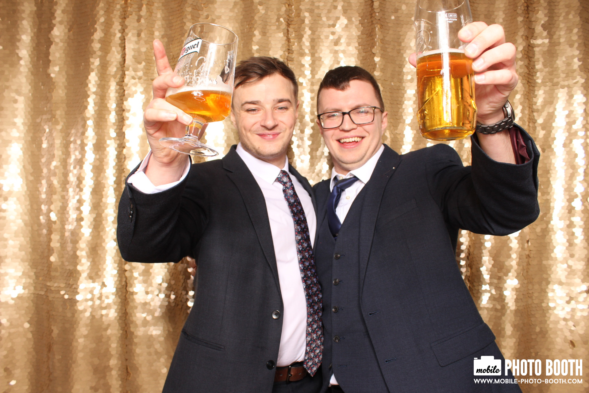 Mike & Molly | View more photos from the event at images.mobile-photo-booth.com/u/MobilePhotoBoothUK/Mike-Molly