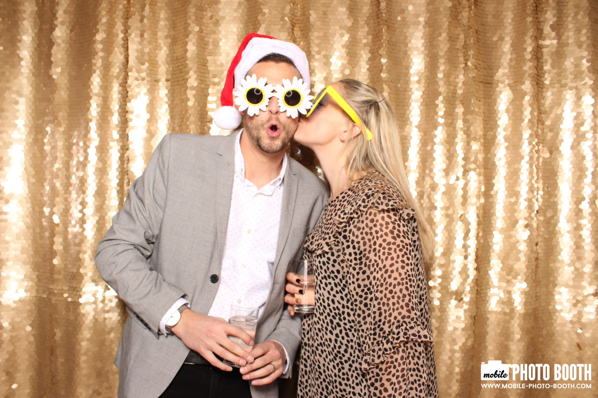 Mike & Molly | View more photos from the event at images.mobile-photo-booth.com/u/MobilePhotoBoothUK/Mike-Molly