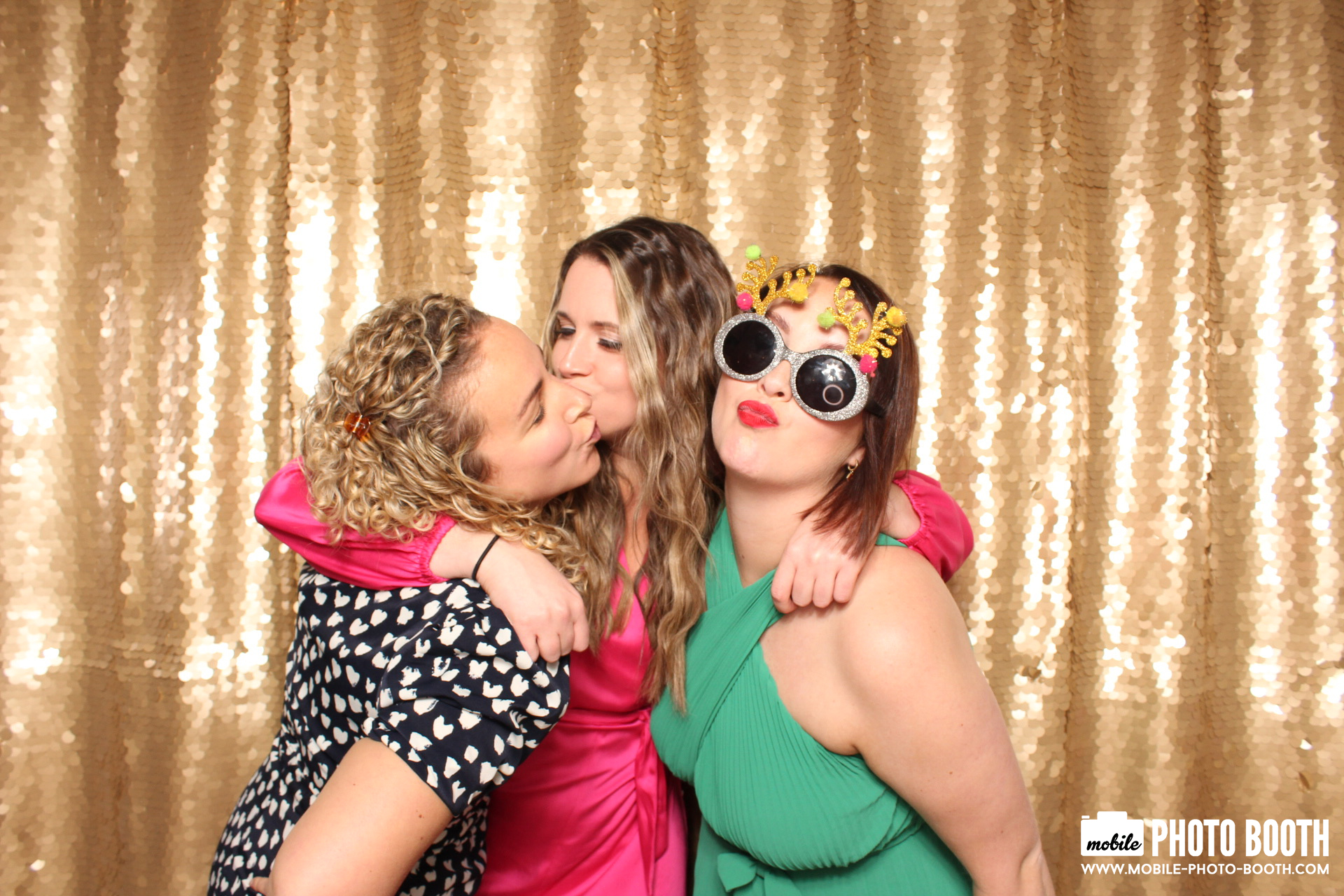 Mike & Molly | View more photos from the event at images.mobile-photo-booth.com/u/MobilePhotoBoothUK/Mike-Molly