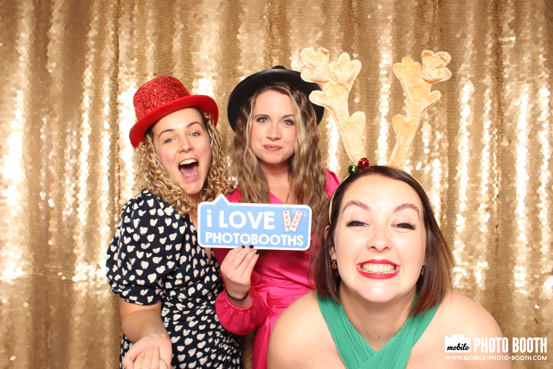 Mike & Molly | View more photos from the event at images.mobile-photo-booth.com/u/MobilePhotoBoothUK/Mike-Molly