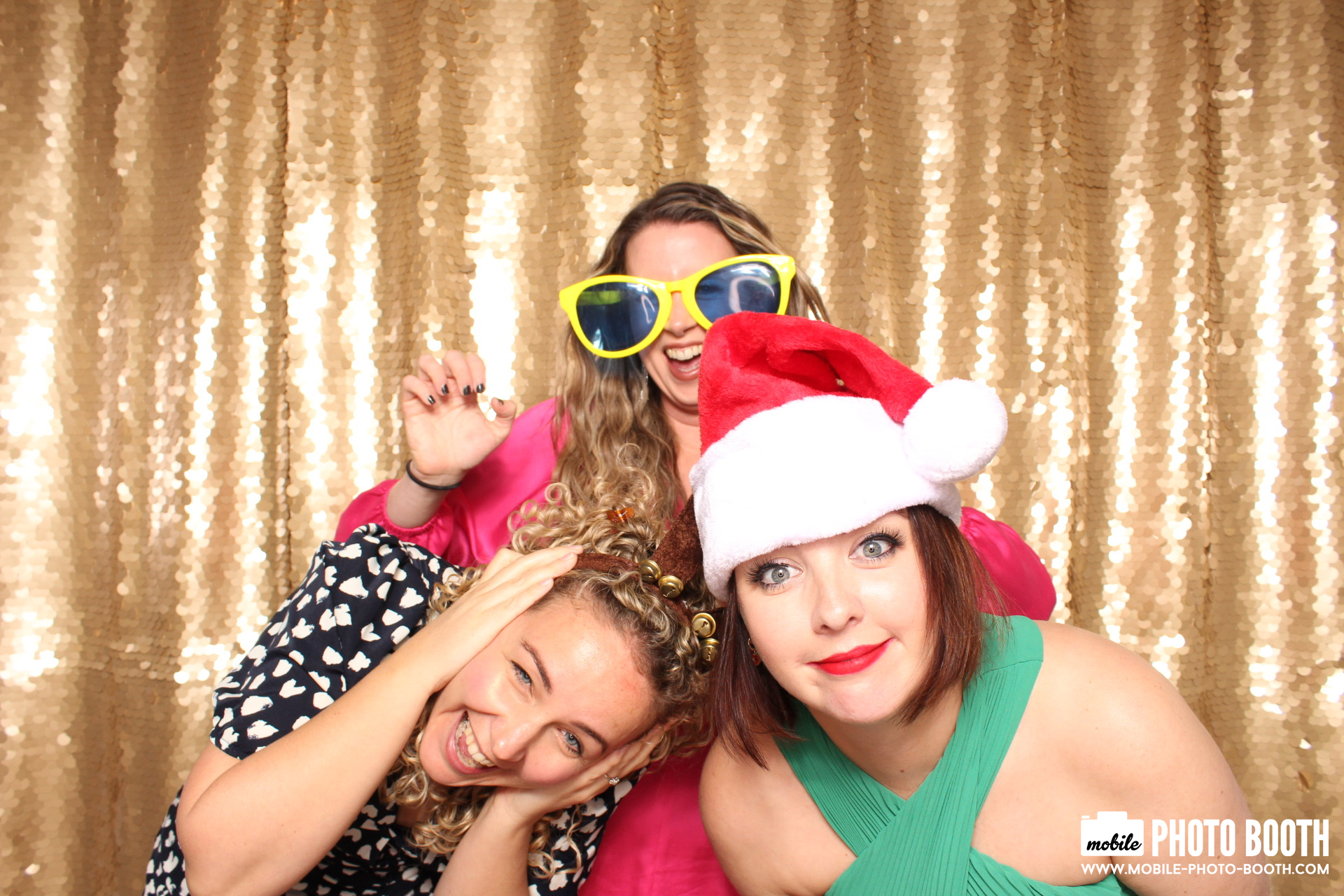 Mike & Molly | View more photos from the event at images.mobile-photo-booth.com/u/MobilePhotoBoothUK/Mike-Molly