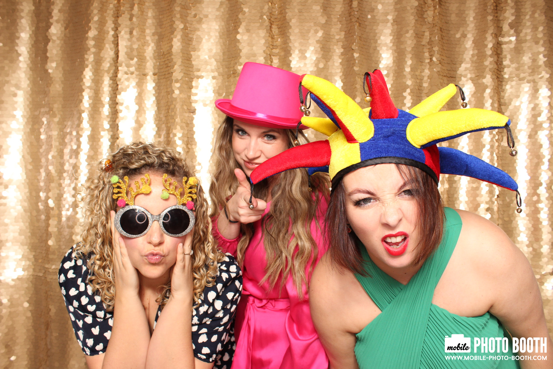Mike & Molly | View more photos from the event at images.mobile-photo-booth.com/u/MobilePhotoBoothUK/Mike-Molly