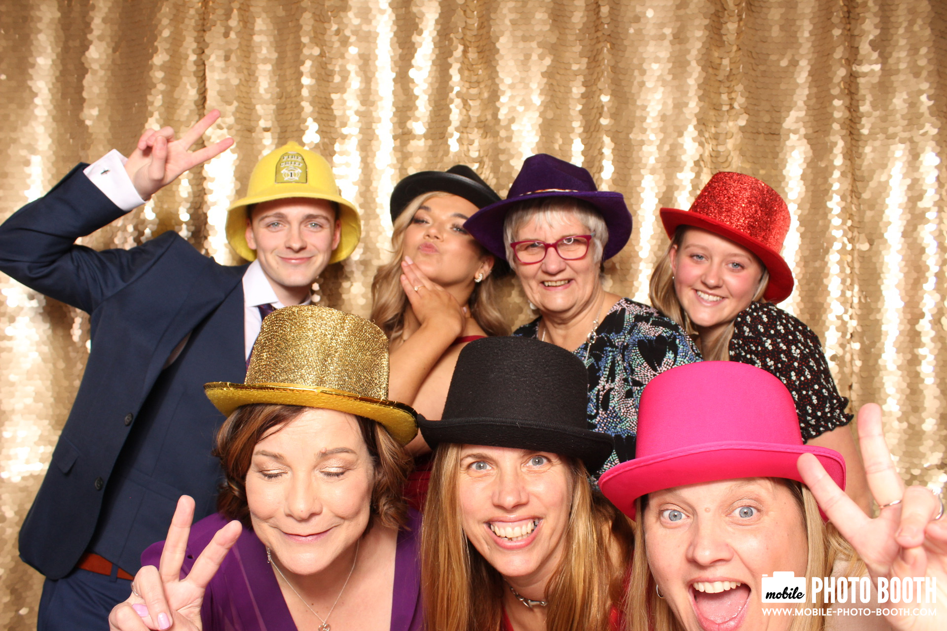 Mike & Molly | View more photos from the event at images.mobile-photo-booth.com/u/MobilePhotoBoothUK/Mike-Molly