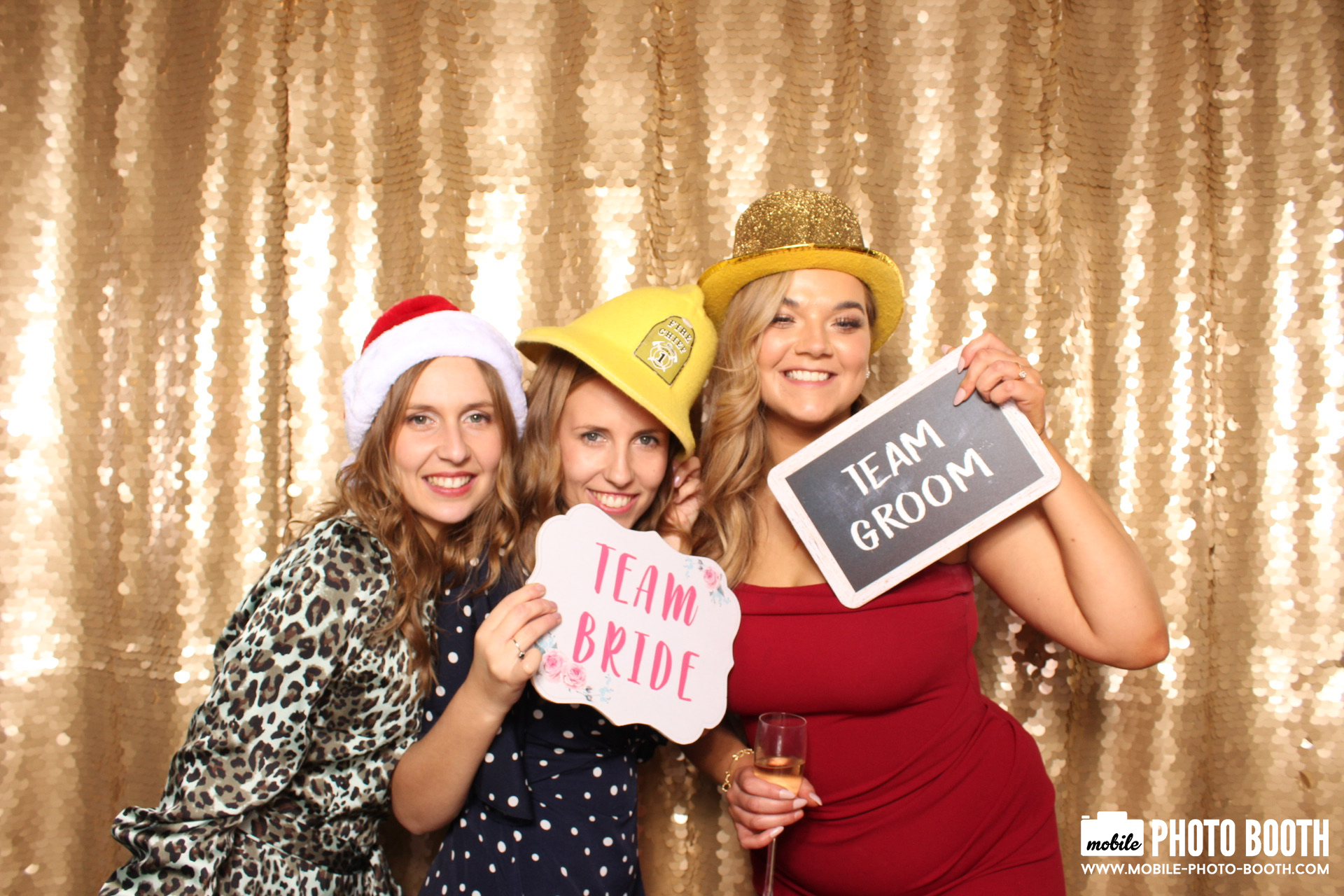 Mike & Molly | View more photos from the event at images.mobile-photo-booth.com/u/MobilePhotoBoothUK/Mike-Molly
