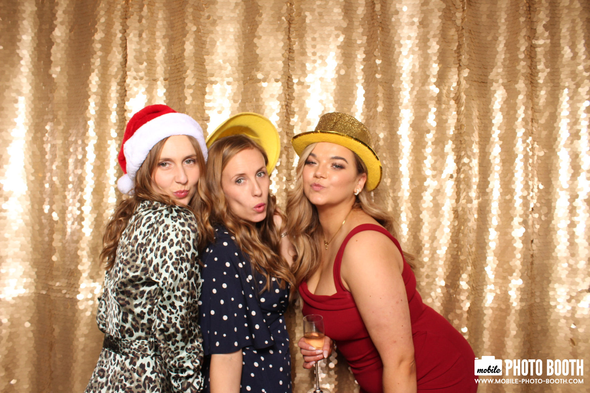 Mike & Molly | View more photos from the event at images.mobile-photo-booth.com/u/MobilePhotoBoothUK/Mike-Molly