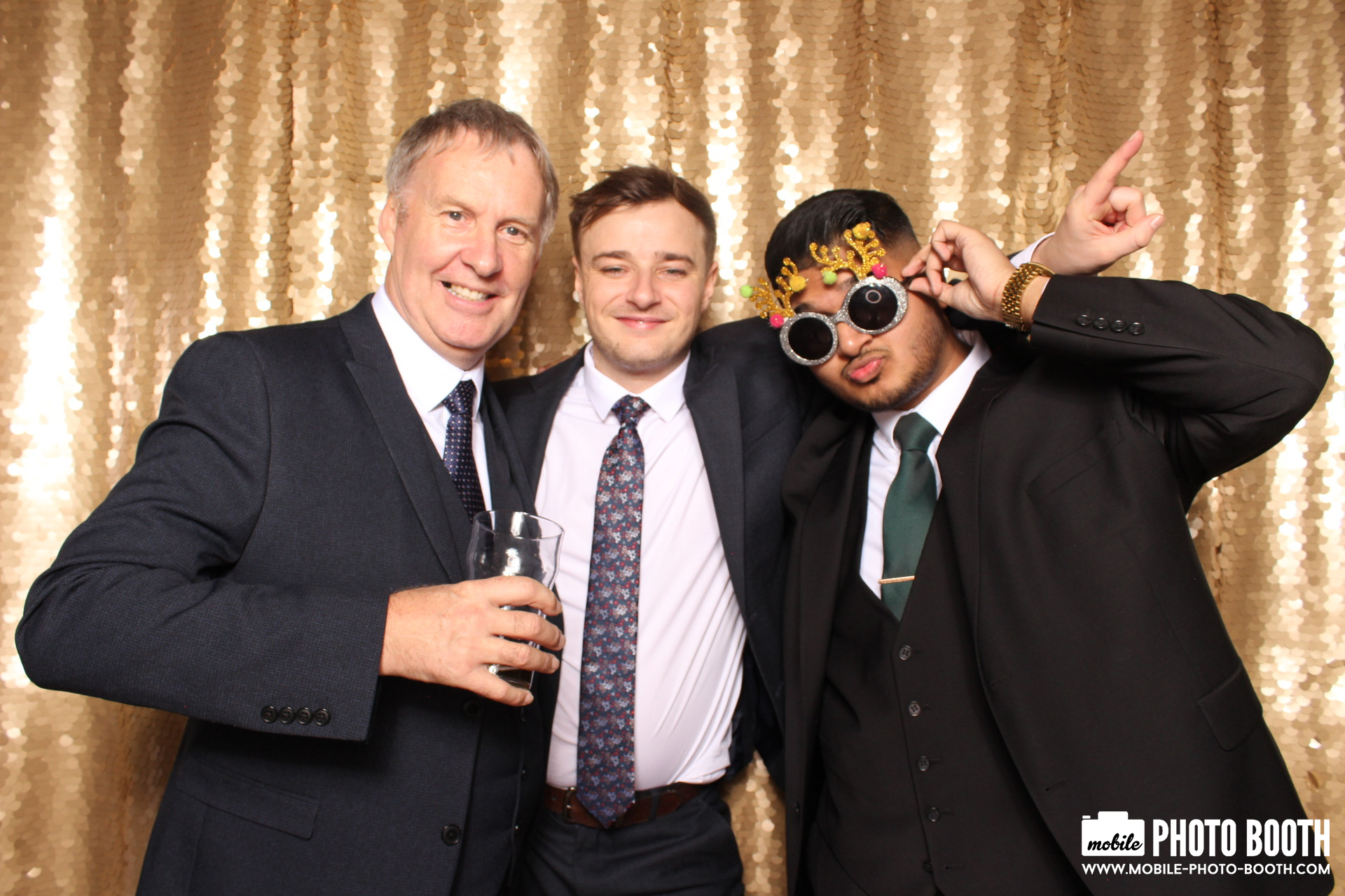 Mike & Molly | View more photos from the event at images.mobile-photo-booth.com/u/MobilePhotoBoothUK/Mike-Molly
