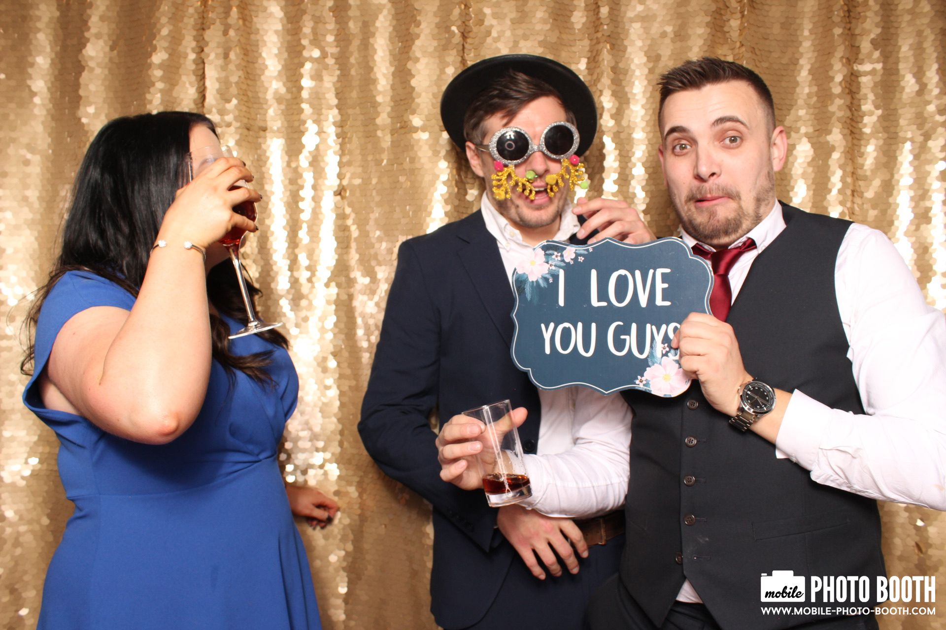 Mike & Molly | View more photos from the event at images.mobile-photo-booth.com/u/MobilePhotoBoothUK/Mike-Molly