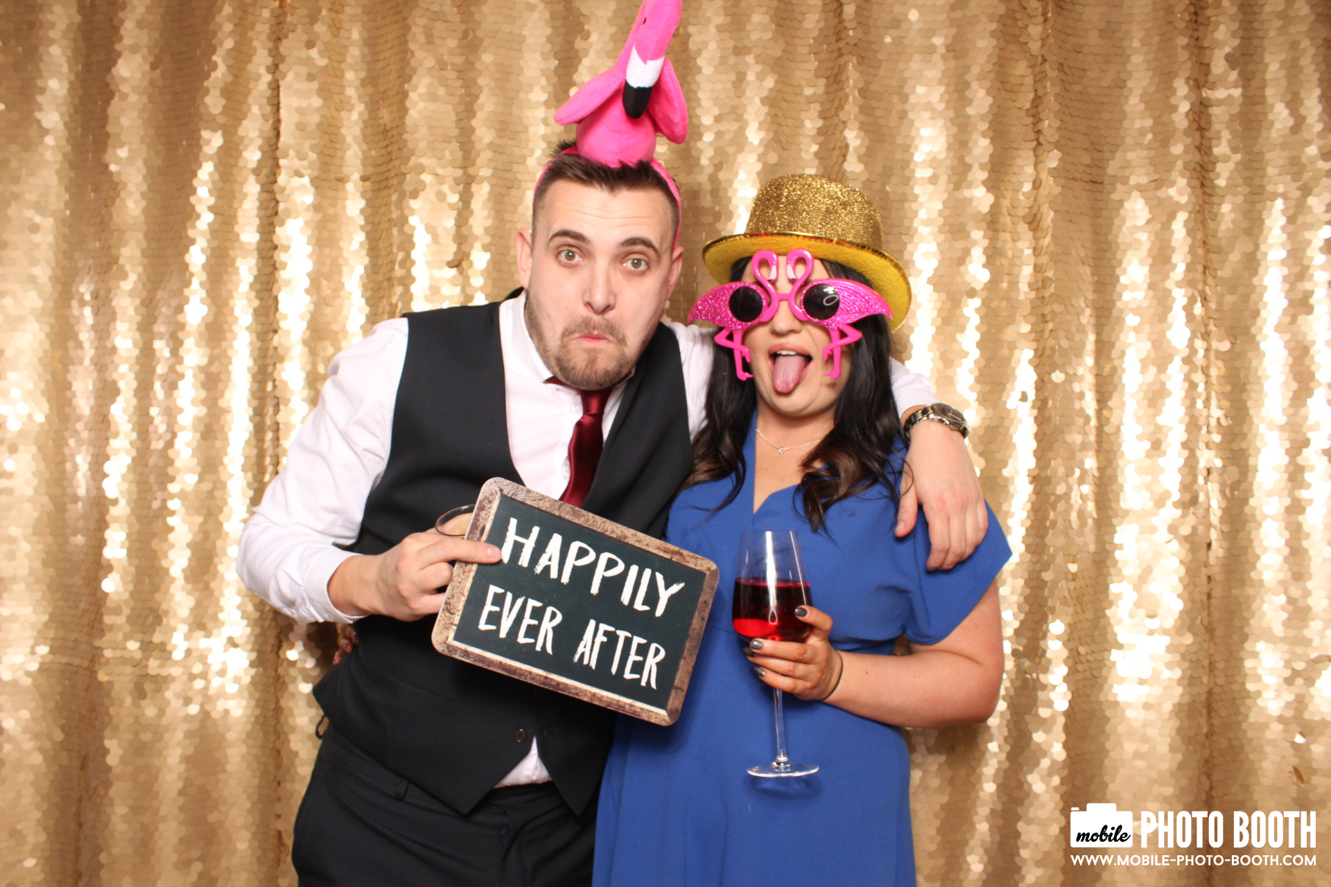 Mike & Molly | View more photos from the event at images.mobile-photo-booth.com/u/MobilePhotoBoothUK/Mike-Molly