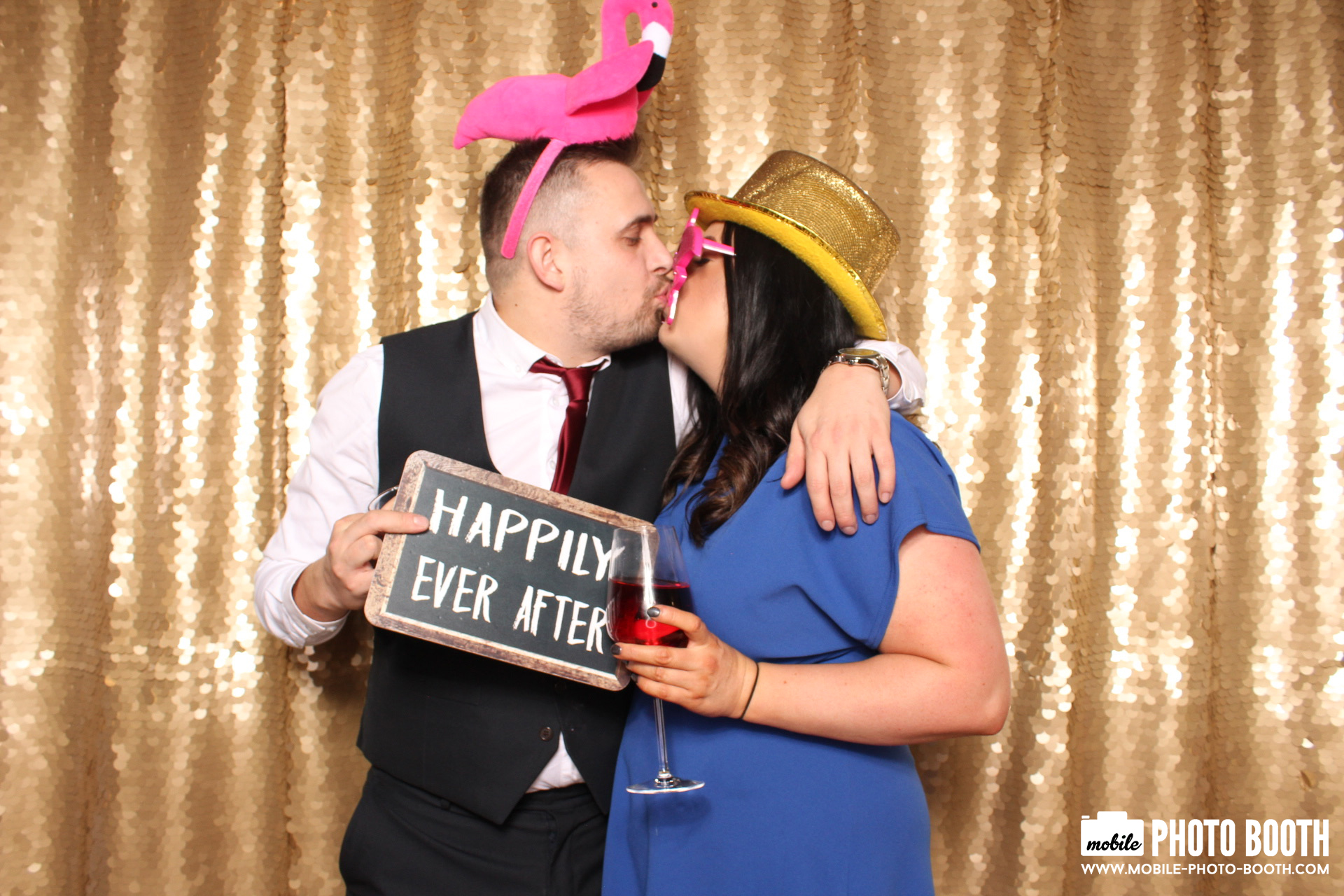Mike & Molly | View more photos from the event at images.mobile-photo-booth.com/u/MobilePhotoBoothUK/Mike-Molly