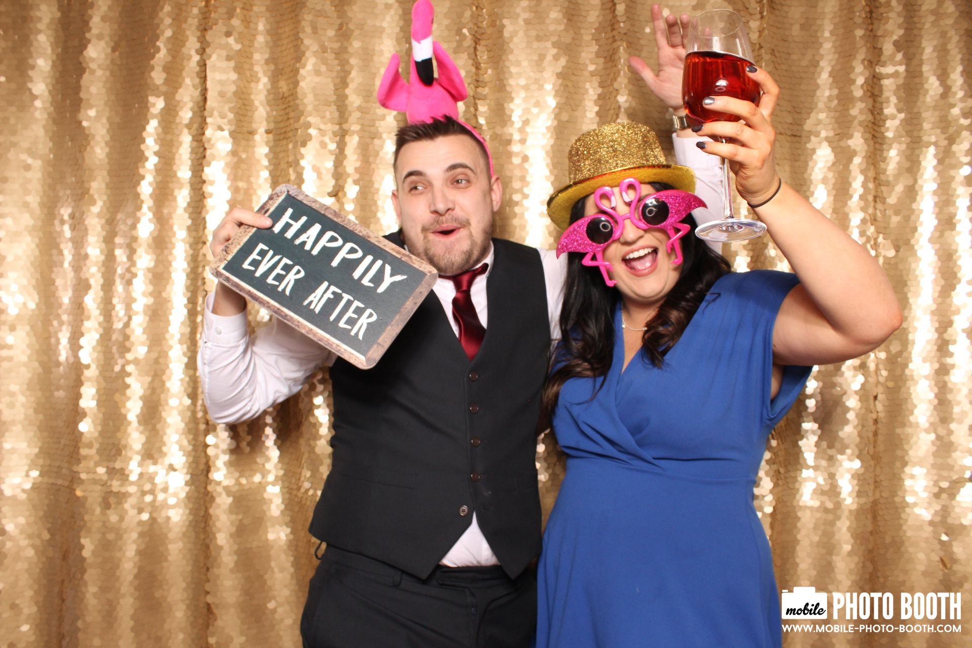 Mike & Molly | View more photos from the event at images.mobile-photo-booth.com/u/MobilePhotoBoothUK/Mike-Molly