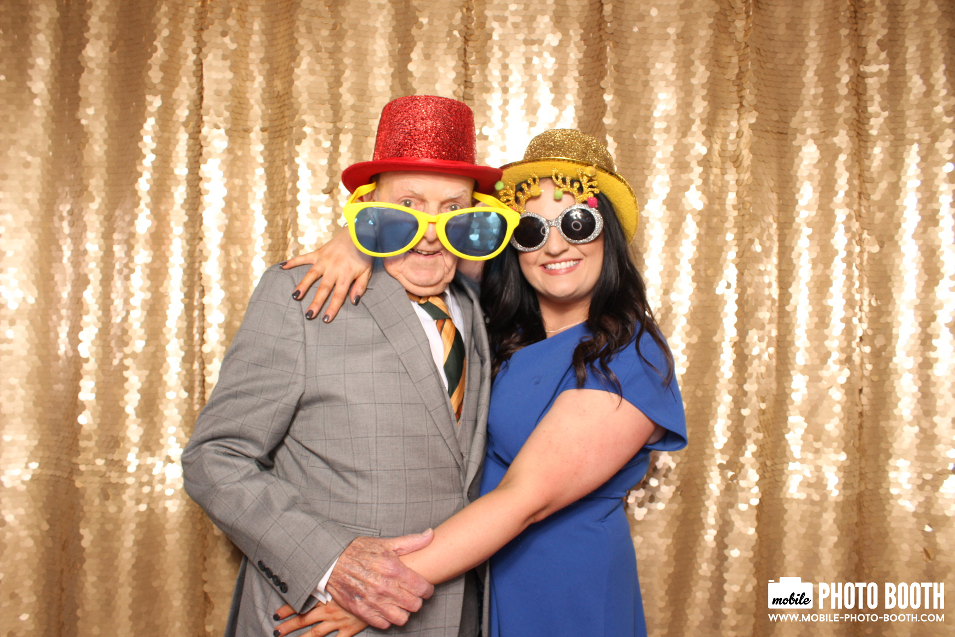 Mike & Molly | View more photos from the event at images.mobile-photo-booth.com/u/MobilePhotoBoothUK/Mike-Molly
