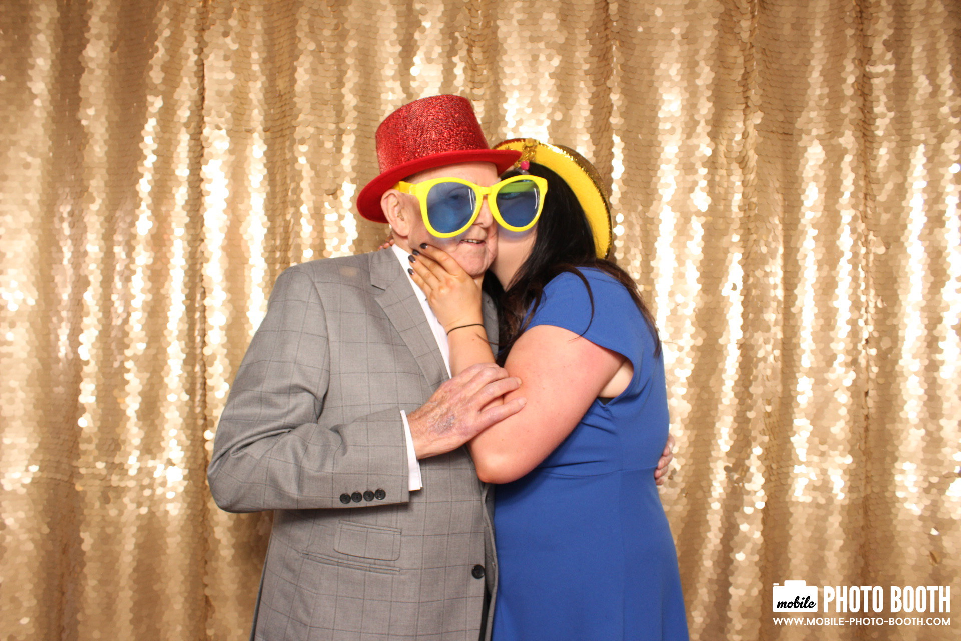 Mike & Molly | View more photos from the event at images.mobile-photo-booth.com/u/MobilePhotoBoothUK/Mike-Molly