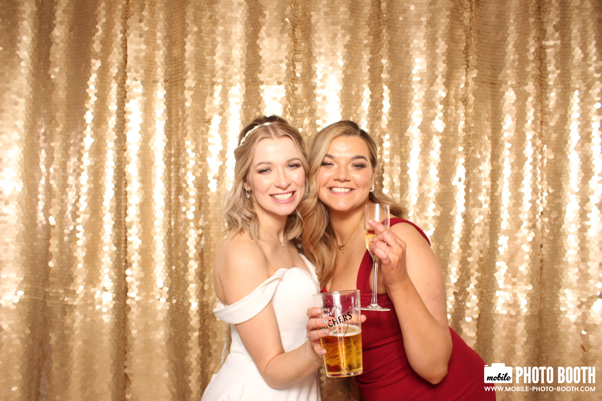 Mike & Molly | View more photos from the event at images.mobile-photo-booth.com/u/MobilePhotoBoothUK/Mike-Molly