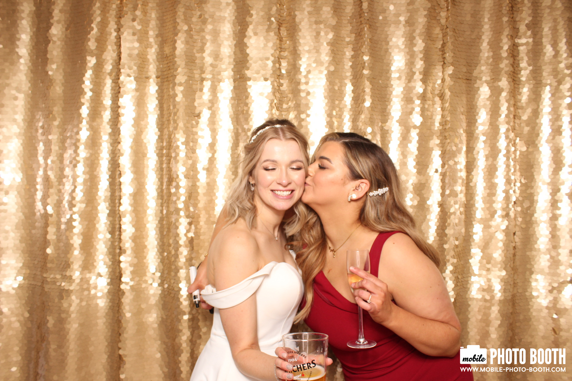 Mike & Molly | View more photos from the event at images.mobile-photo-booth.com/u/MobilePhotoBoothUK/Mike-Molly