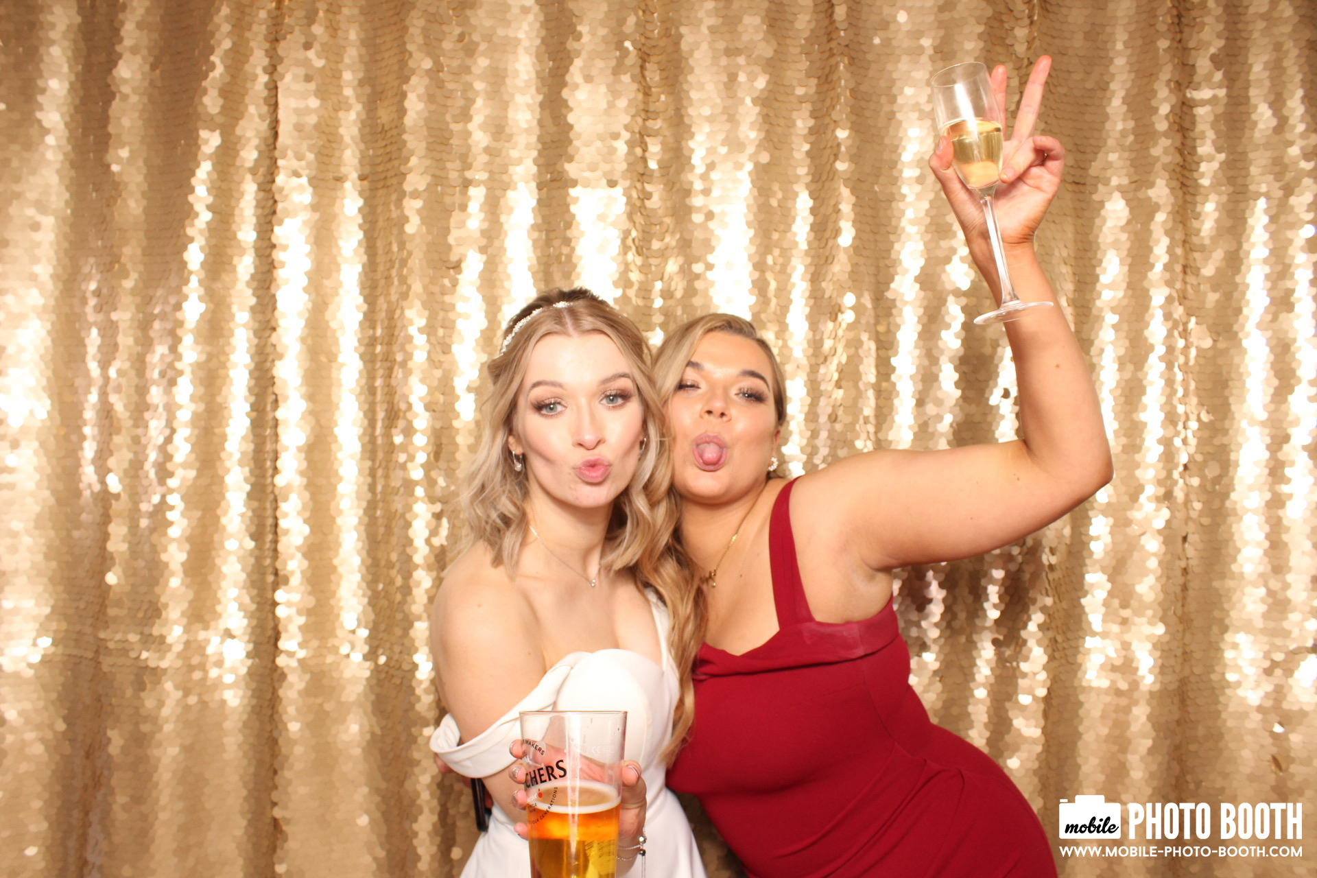 Mike & Molly | View more photos from the event at images.mobile-photo-booth.com/u/MobilePhotoBoothUK/Mike-Molly