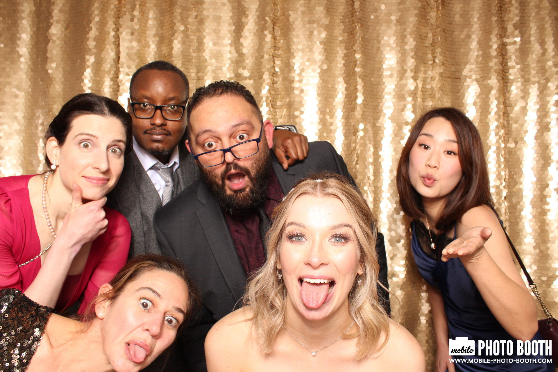 Mike & Molly | View more photos from the event at images.mobile-photo-booth.com/u/MobilePhotoBoothUK/Mike-Molly