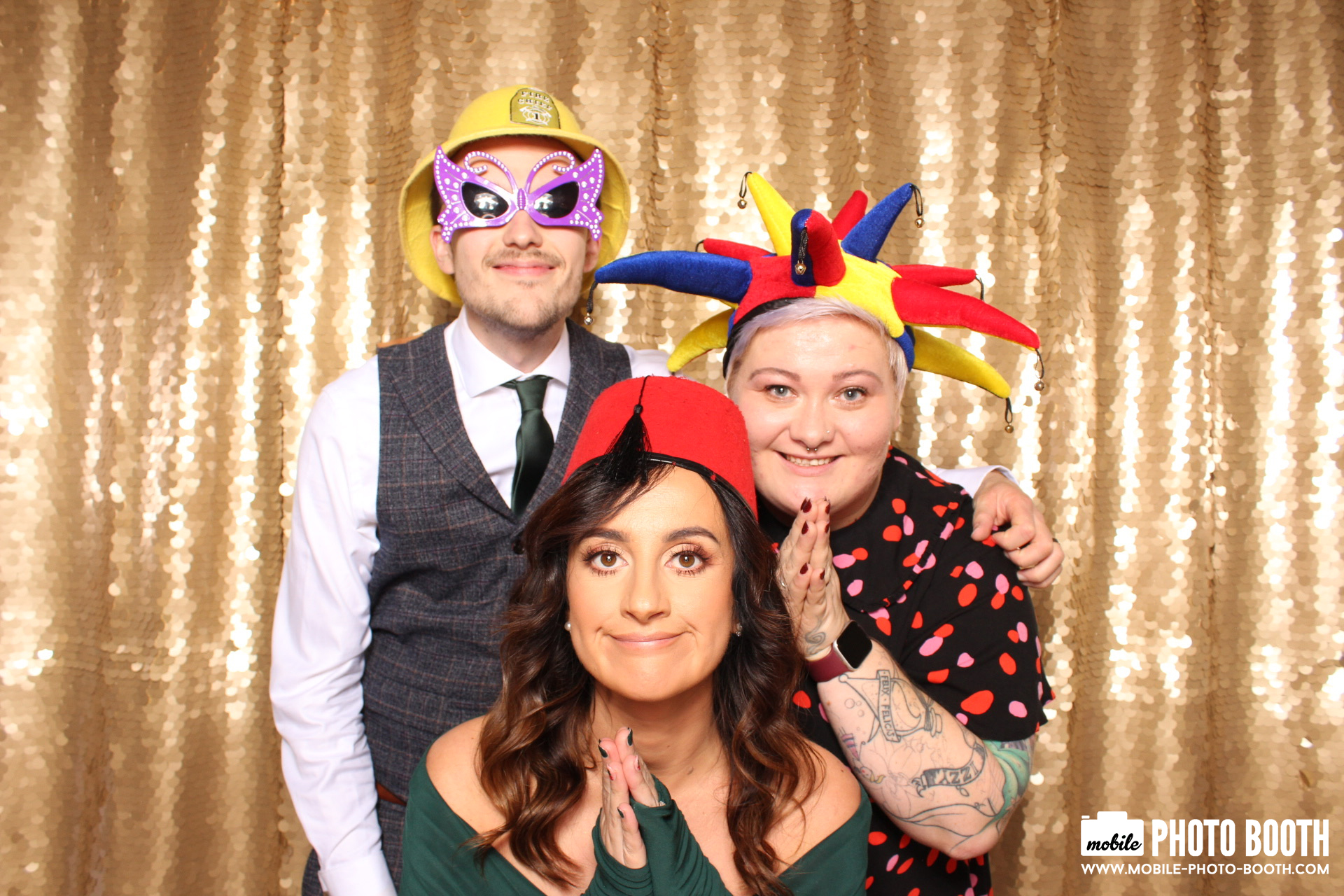 Mike & Molly | View more photos from the event at images.mobile-photo-booth.com/u/MobilePhotoBoothUK/Mike-Molly