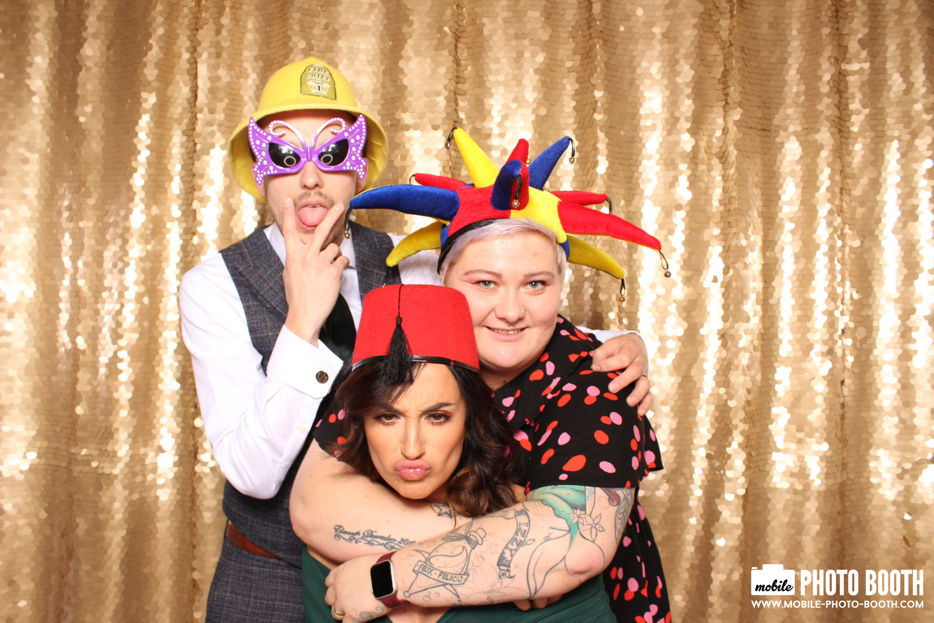 Mike & Molly | View more photos from the event at images.mobile-photo-booth.com/u/MobilePhotoBoothUK/Mike-Molly