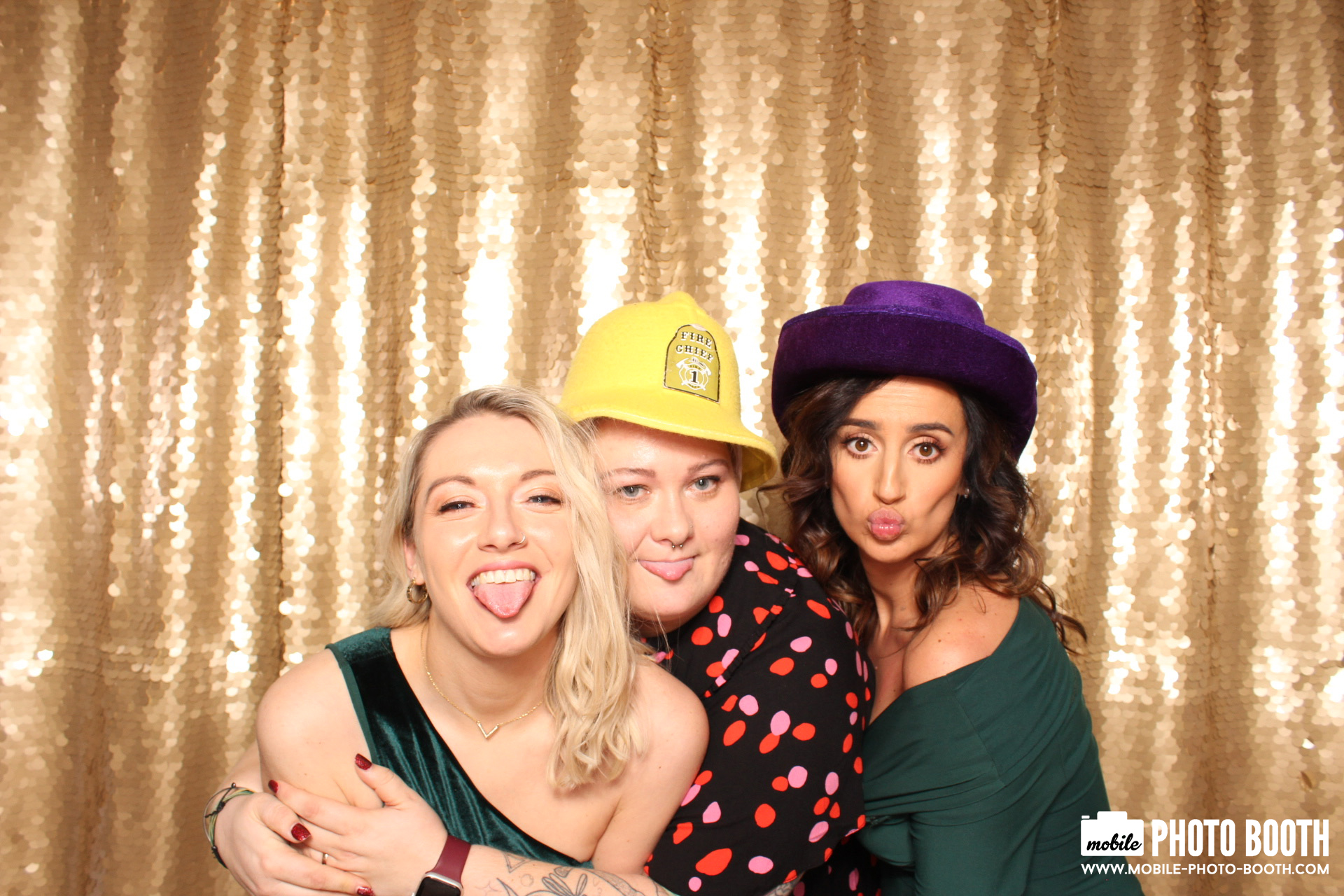 Mike & Molly | View more photos from the event at images.mobile-photo-booth.com/u/MobilePhotoBoothUK/Mike-Molly
