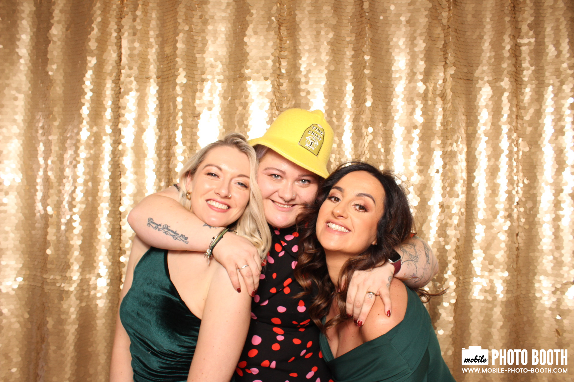 Mike & Molly | View more photos from the event at images.mobile-photo-booth.com/u/MobilePhotoBoothUK/Mike-Molly