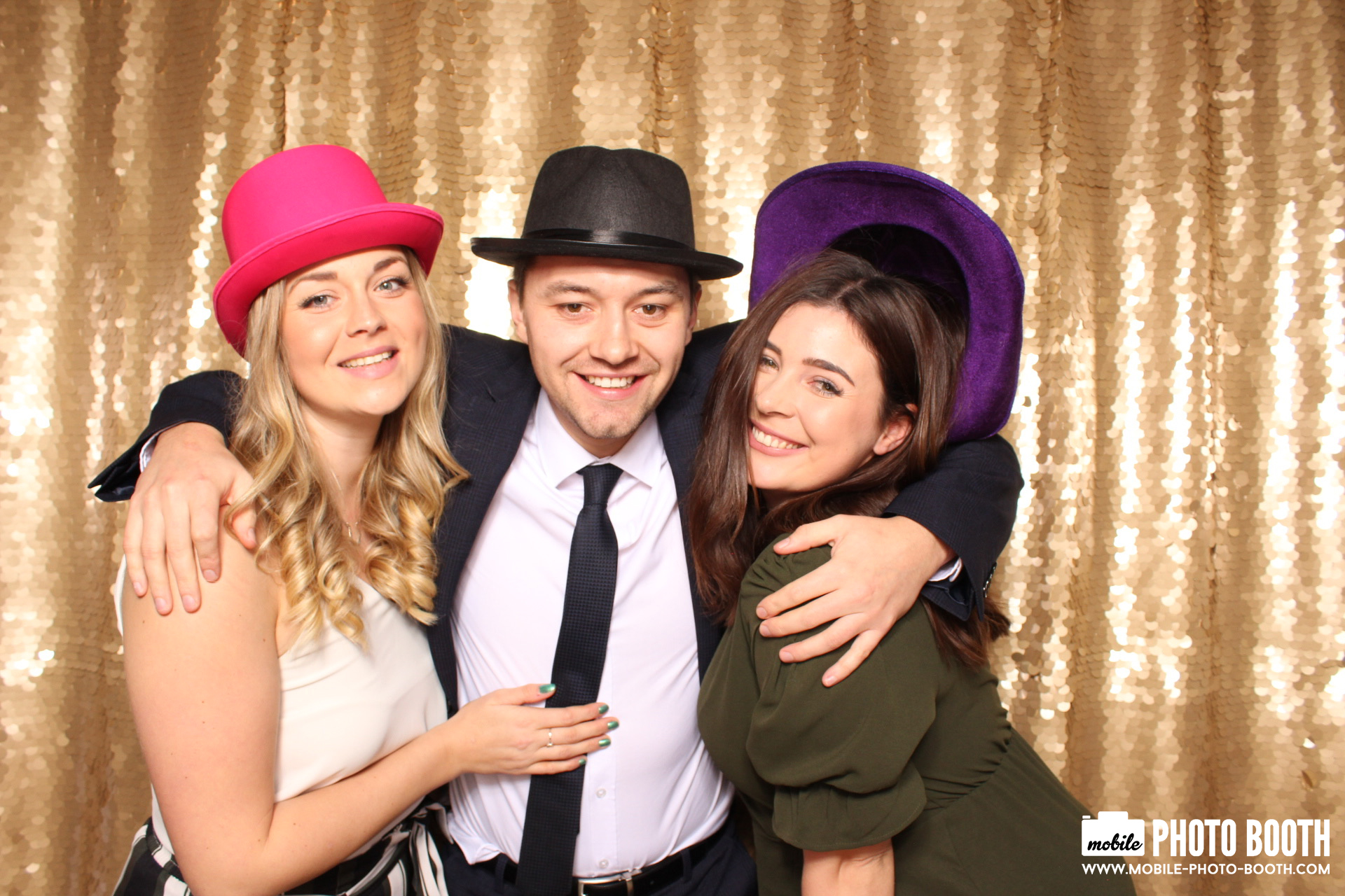 Mike & Molly | View more photos from the event at images.mobile-photo-booth.com/u/MobilePhotoBoothUK/Mike-Molly