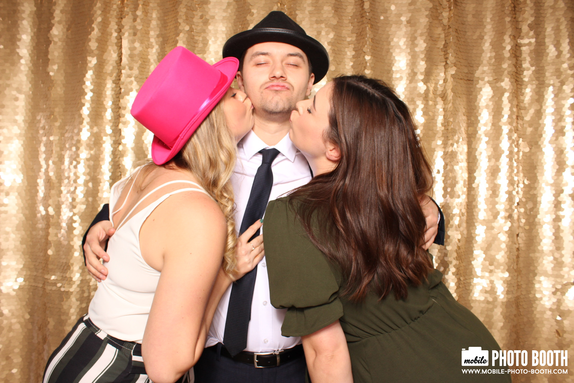 Mike & Molly | View more photos from the event at images.mobile-photo-booth.com/u/MobilePhotoBoothUK/Mike-Molly