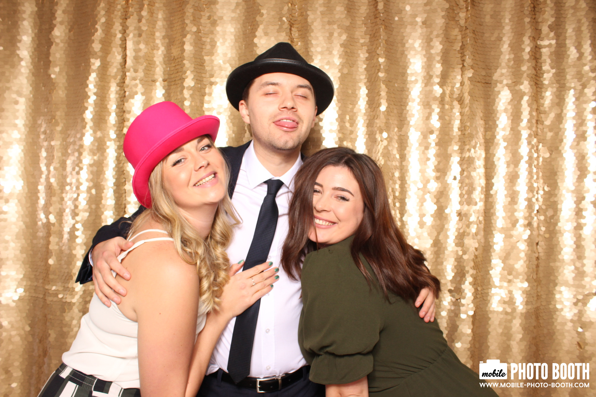 Mike & Molly | View more photos from the event at images.mobile-photo-booth.com/u/MobilePhotoBoothUK/Mike-Molly