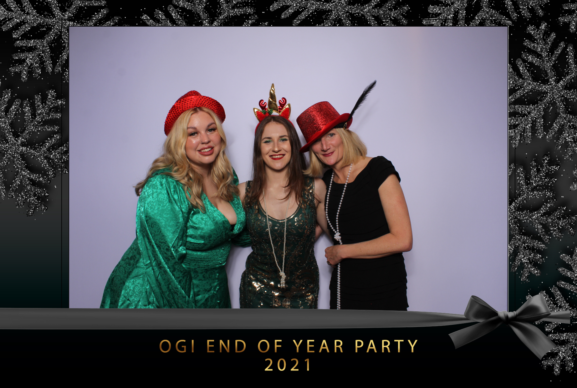 Ogi End of Year Party 2021 | View more photos from the event at images.mobile-photo-booth.com/u/MobilePhotoBoothUK/Ogi-End-of-Year-Party-2021
