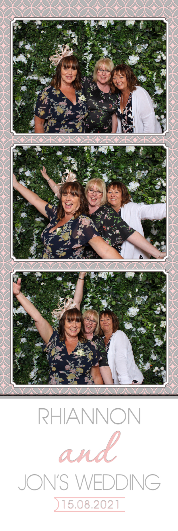 Rhiannon & Jon | View more photos from the event at images.mobile-photo-booth.com/u/MobilePhotoBoothUK/Rhiannon-Jon