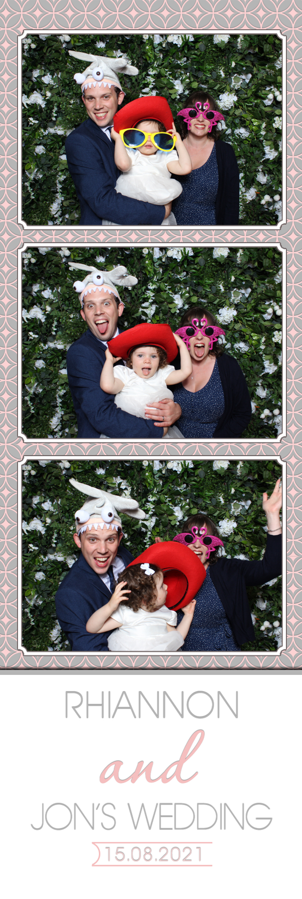 Rhiannon & Jon | View more photos from the event at images.mobile-photo-booth.com/u/MobilePhotoBoothUK/Rhiannon-Jon