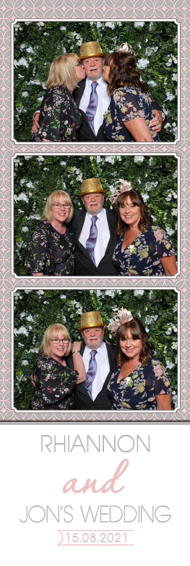 Rhiannon & Jon | View more photos from the event at images.mobile-photo-booth.com/u/MobilePhotoBoothUK/Rhiannon-Jon