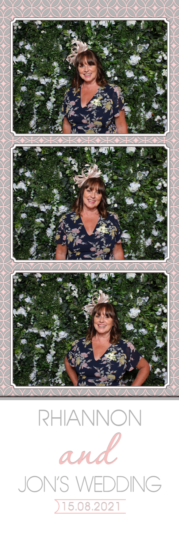 Rhiannon & Jon | View more photos from the event at images.mobile-photo-booth.com/u/MobilePhotoBoothUK/Rhiannon-Jon