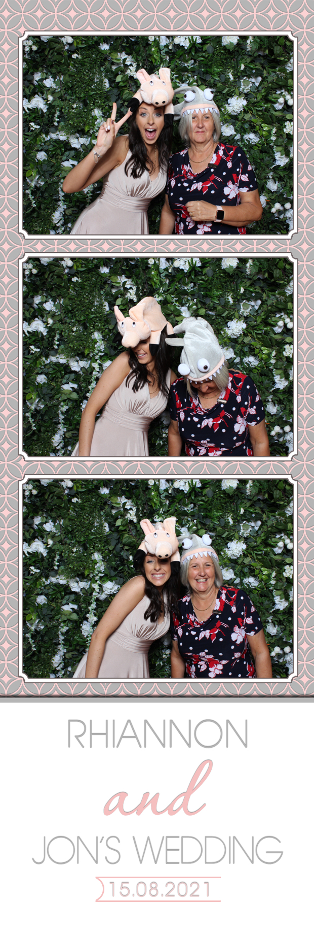 Rhiannon & Jon | View more photos from the event at images.mobile-photo-booth.com/u/MobilePhotoBoothUK/Rhiannon-Jon
