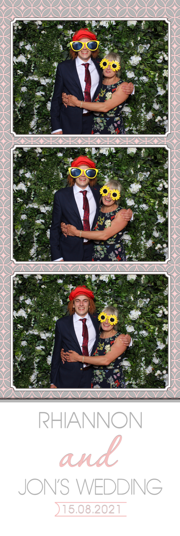 Rhiannon & Jon | View more photos from the event at images.mobile-photo-booth.com/u/MobilePhotoBoothUK/Rhiannon-Jon