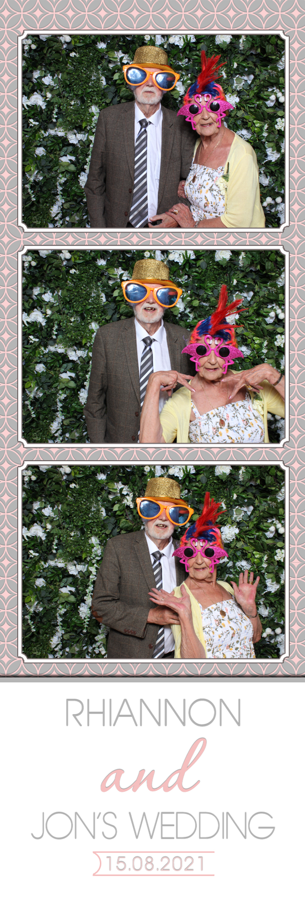 Rhiannon & Jon | View more photos from the event at images.mobile-photo-booth.com/u/MobilePhotoBoothUK/Rhiannon-Jon